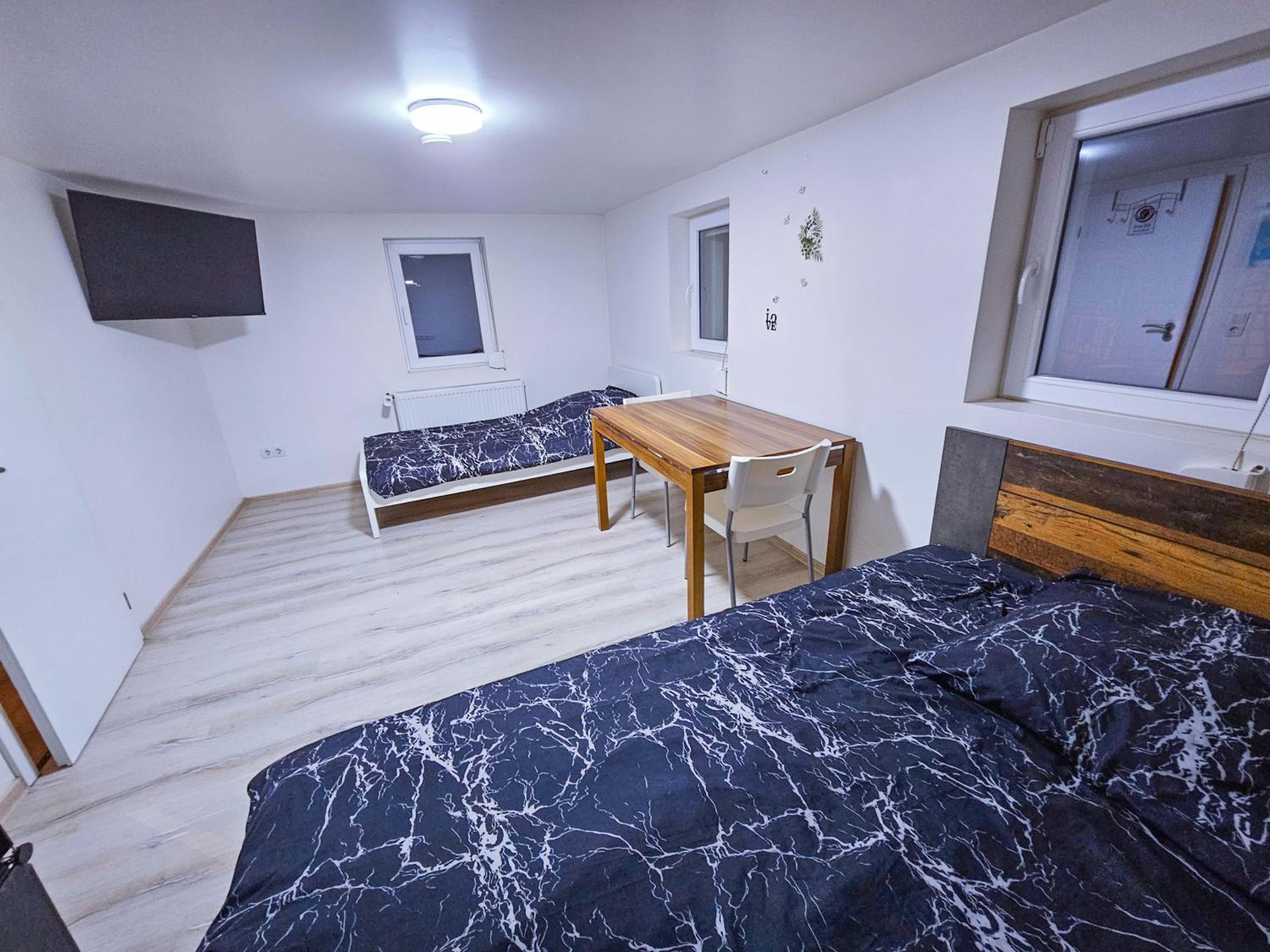 Double Room with Shared Bathroom photo 3