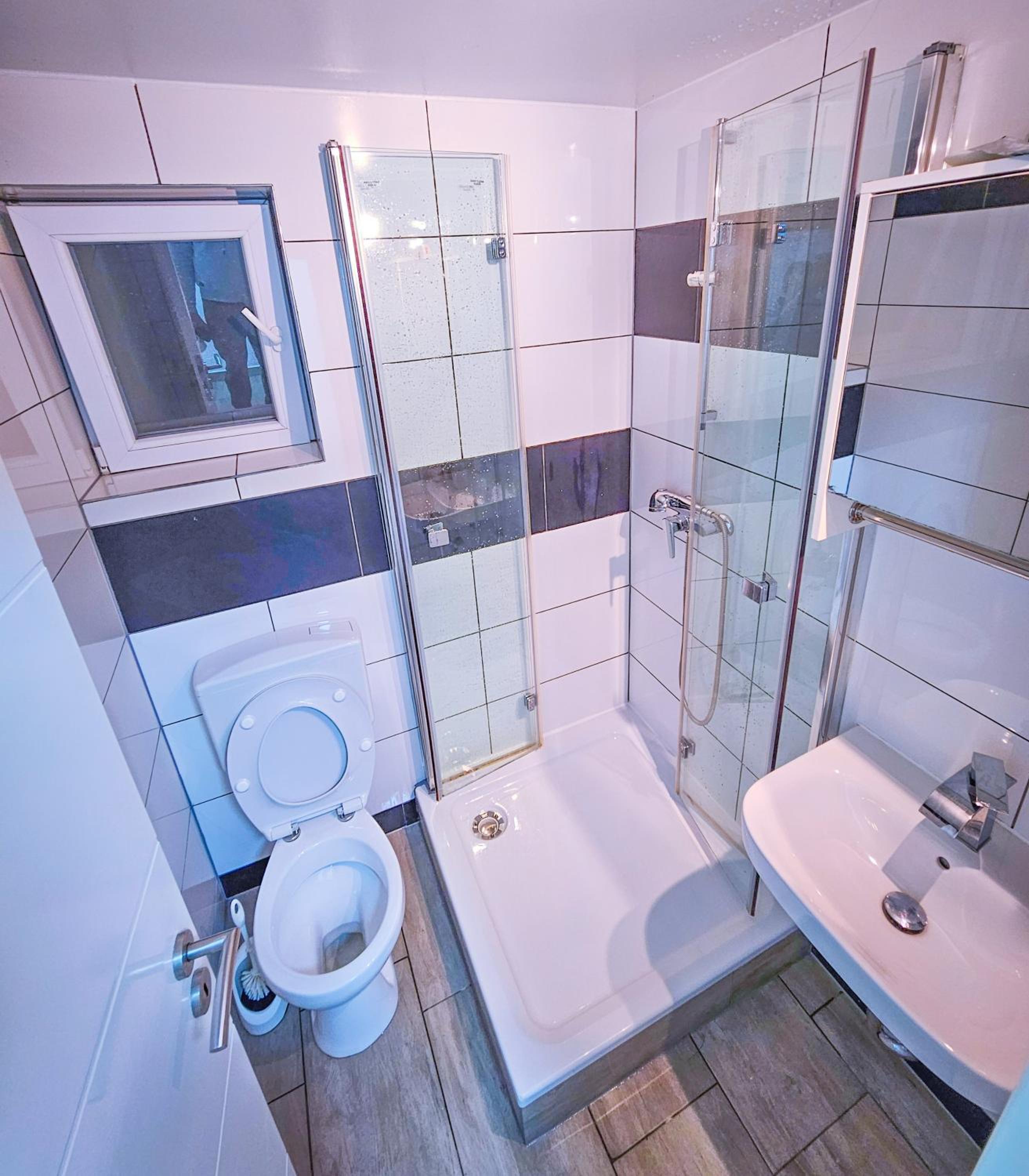 Double Room with Shared Bathroom photo 2
