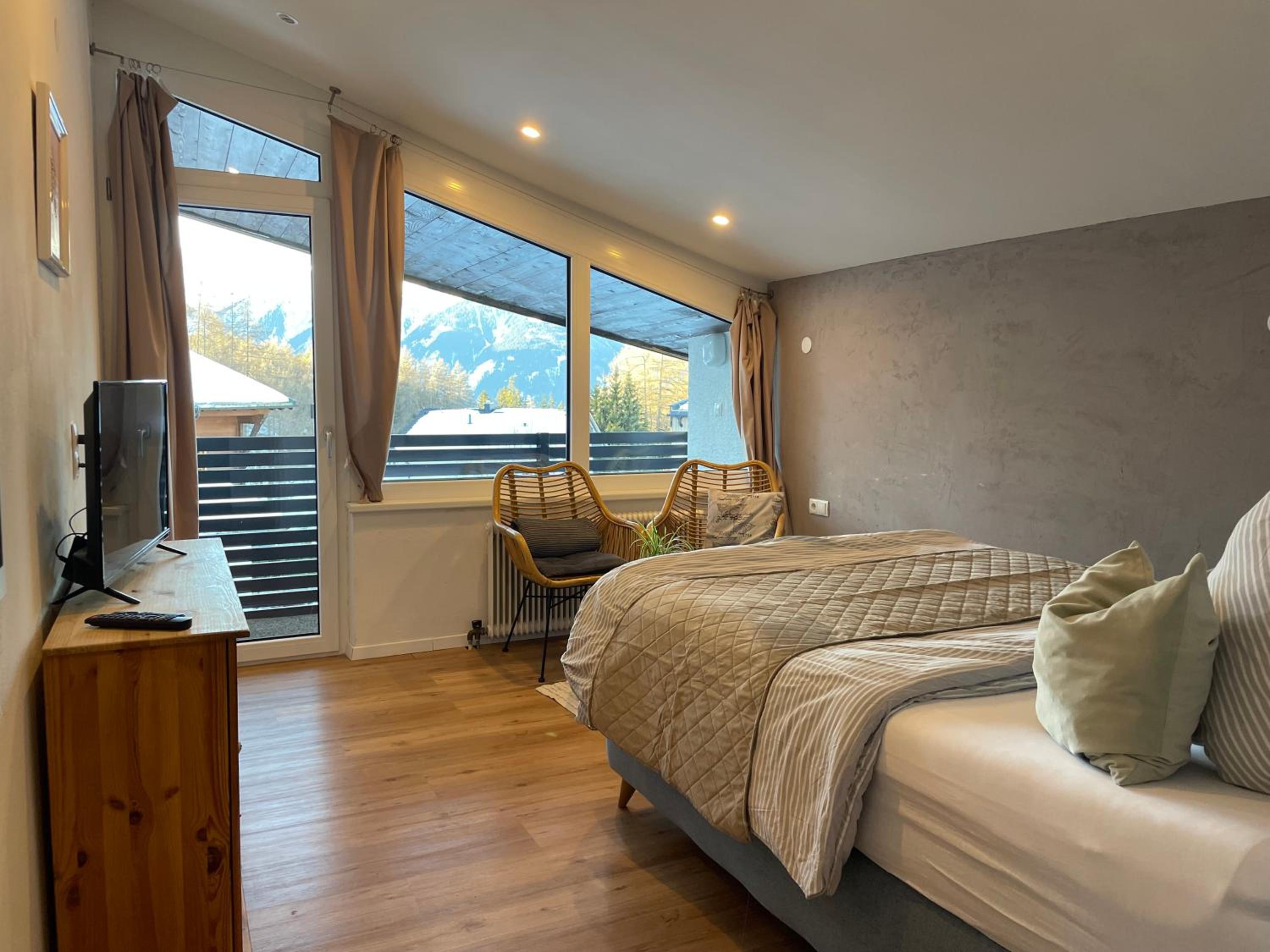 Double Room with Mountain View - Photo 1