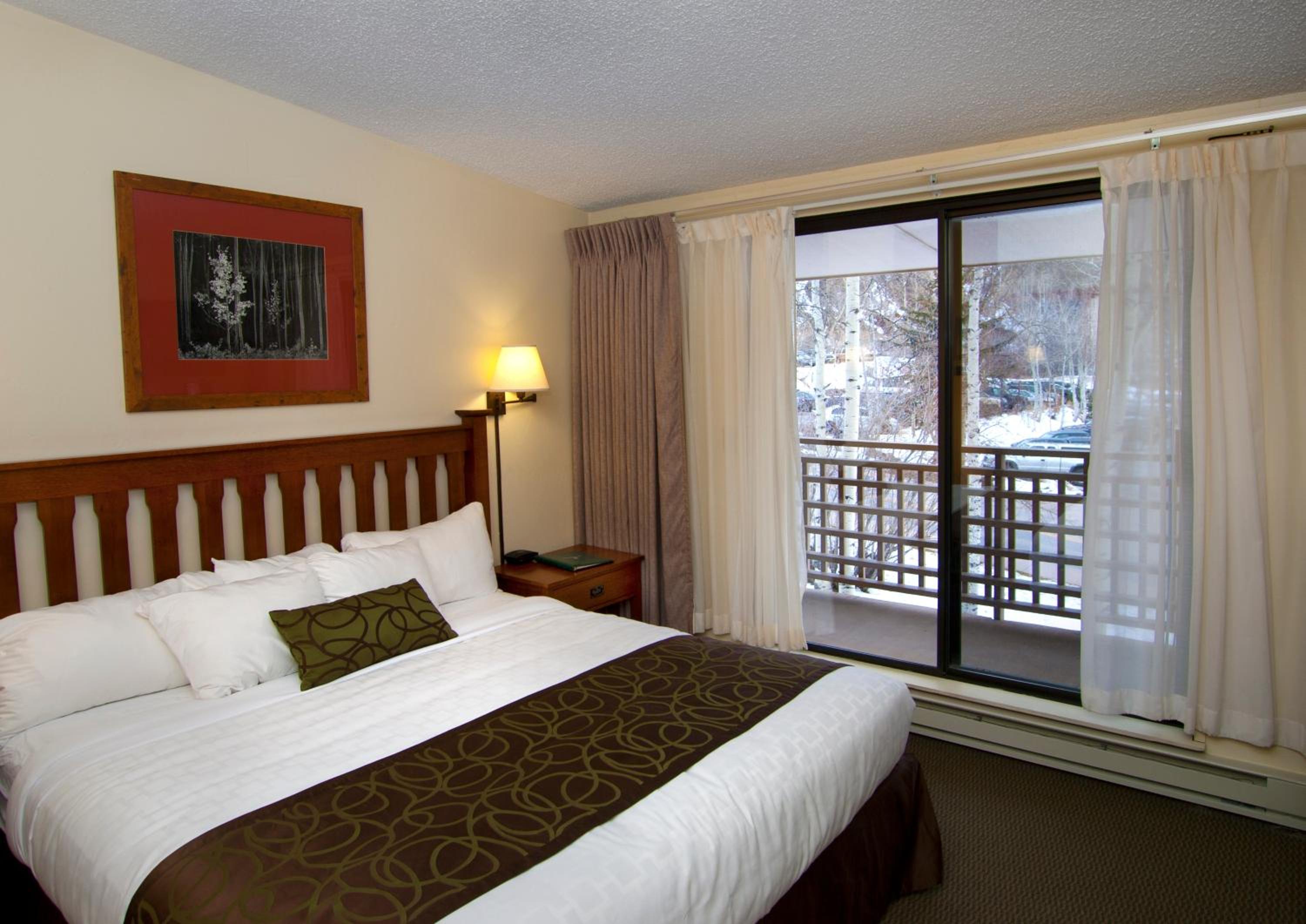 Queen Room with Two Queen Beds photo 3