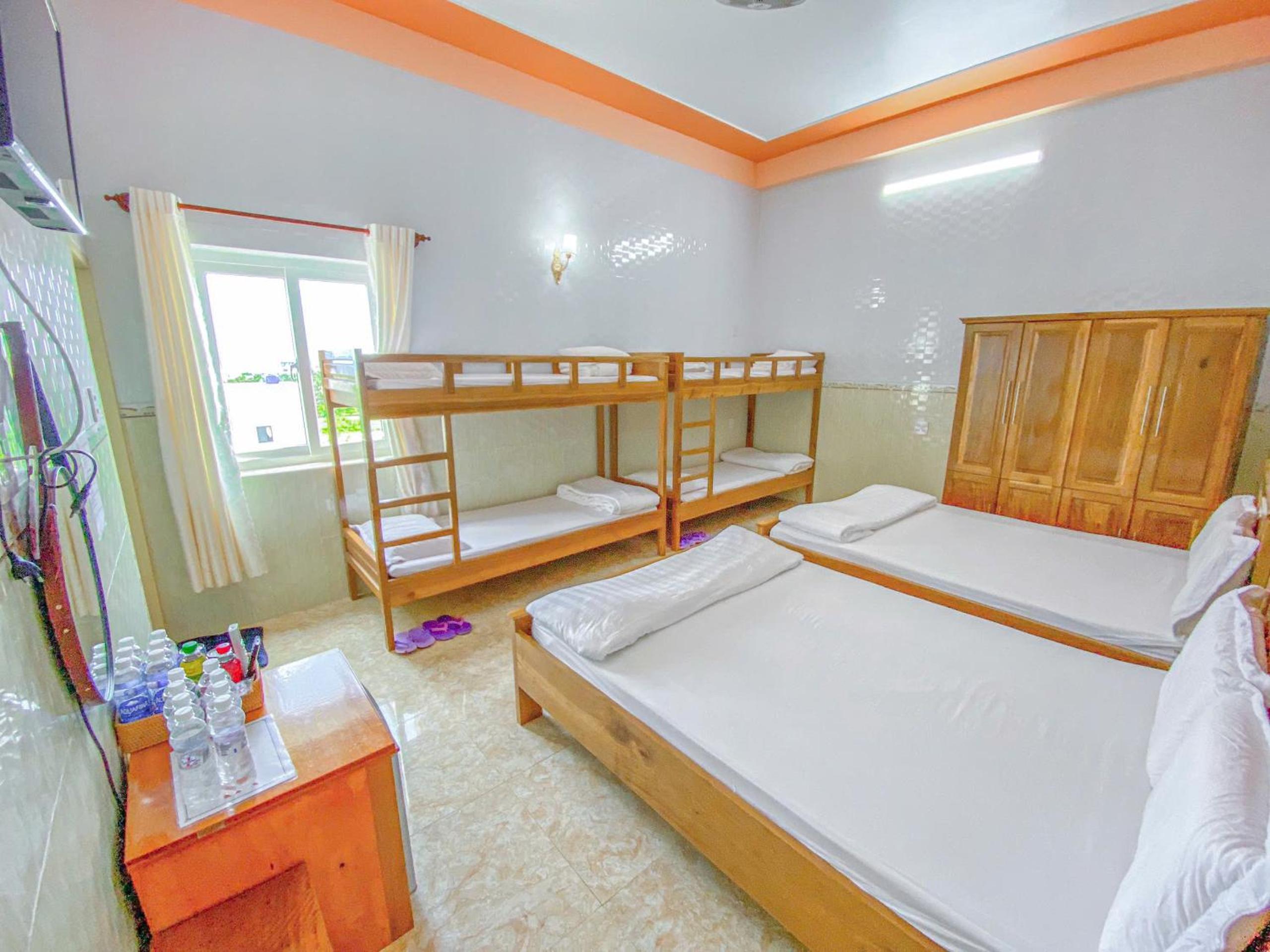 Mixed Dormitory Room photo 3