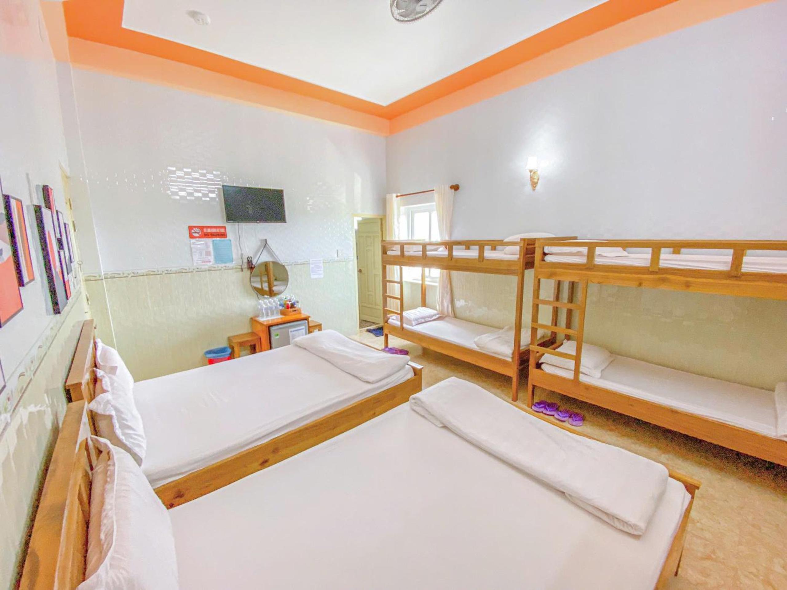 Mixed Dormitory Room photo 2