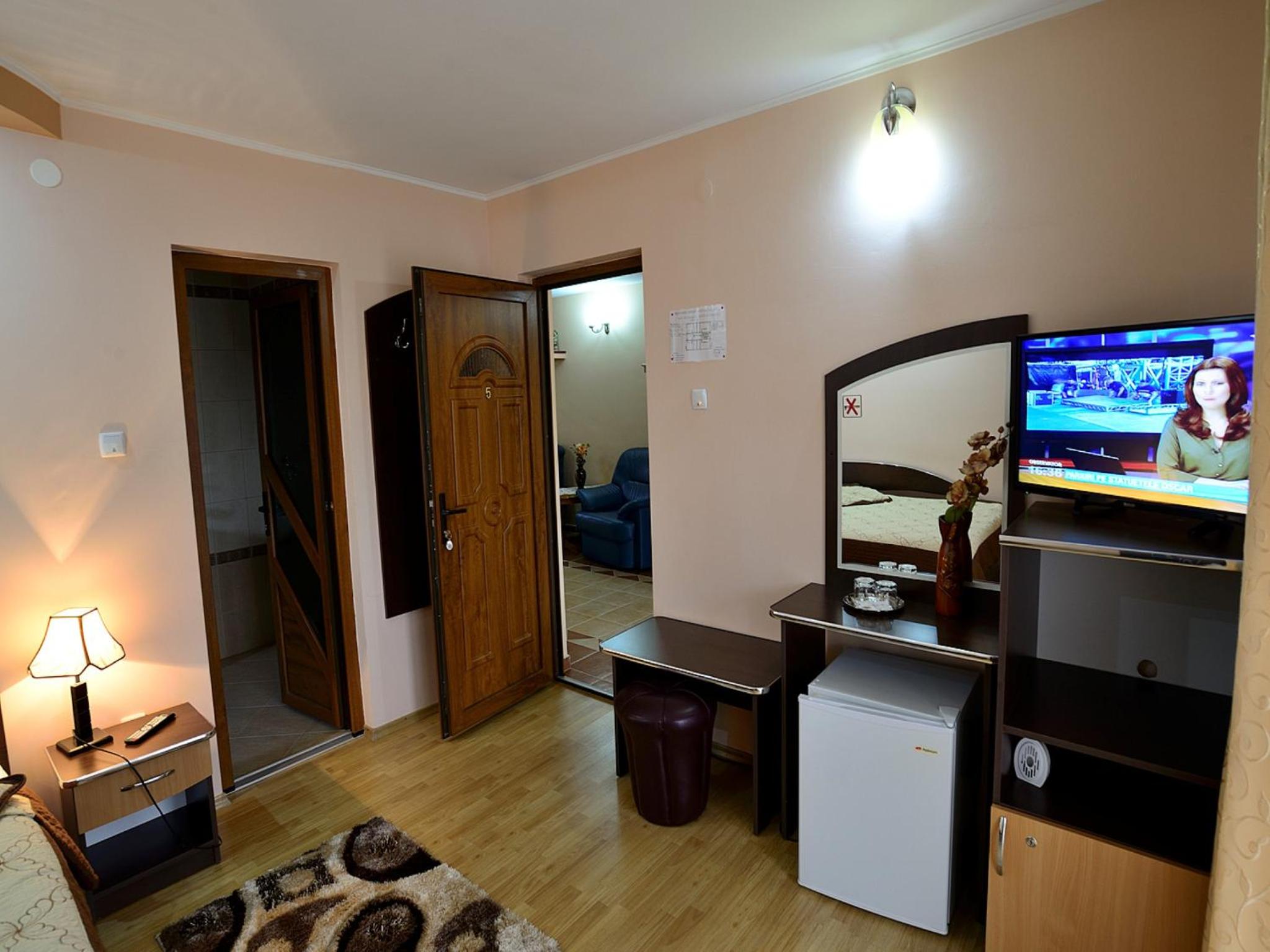 Double Room - Photo 7