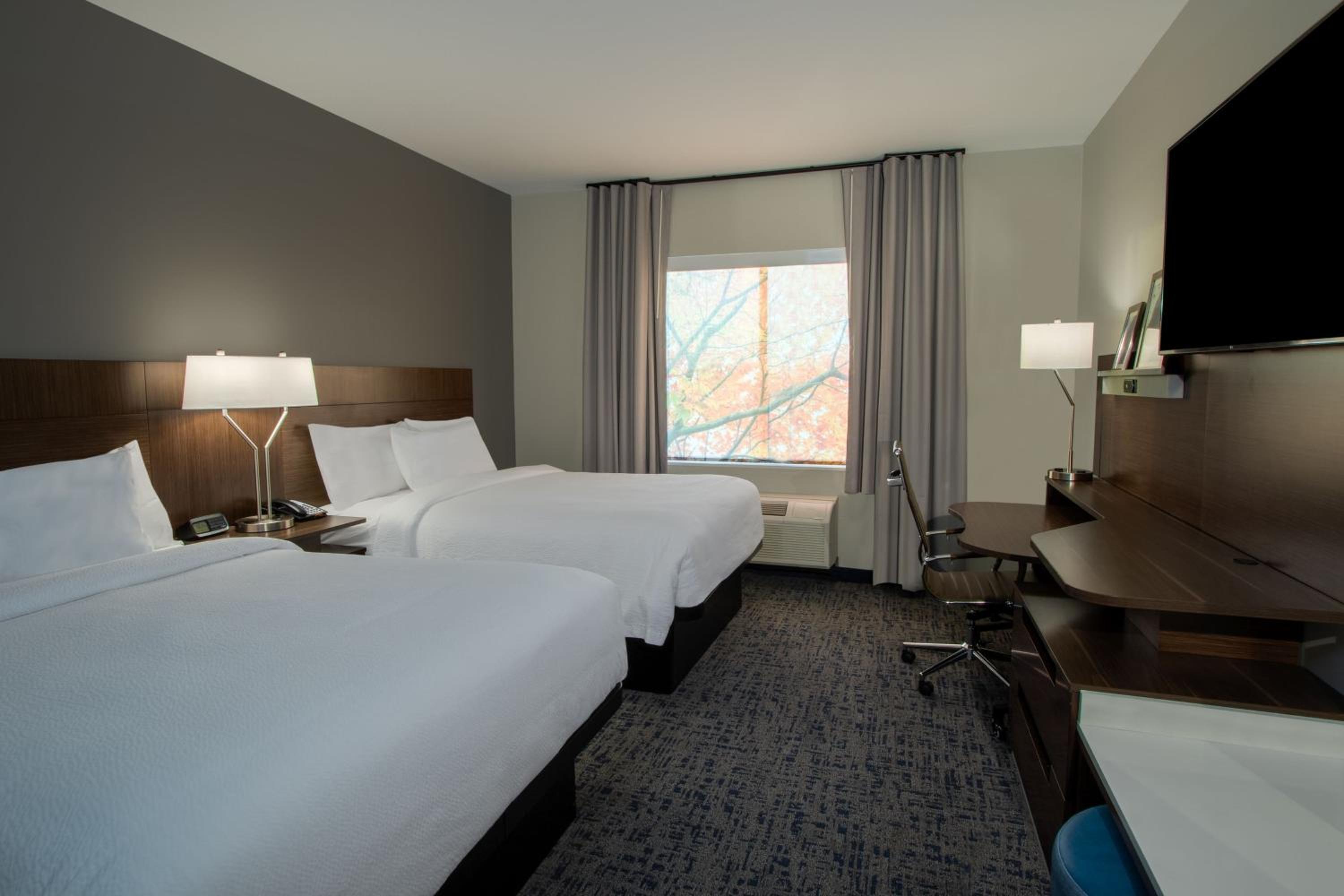 Queen Room with Two Queen Beds and Roll-In Shower - Mobility Access