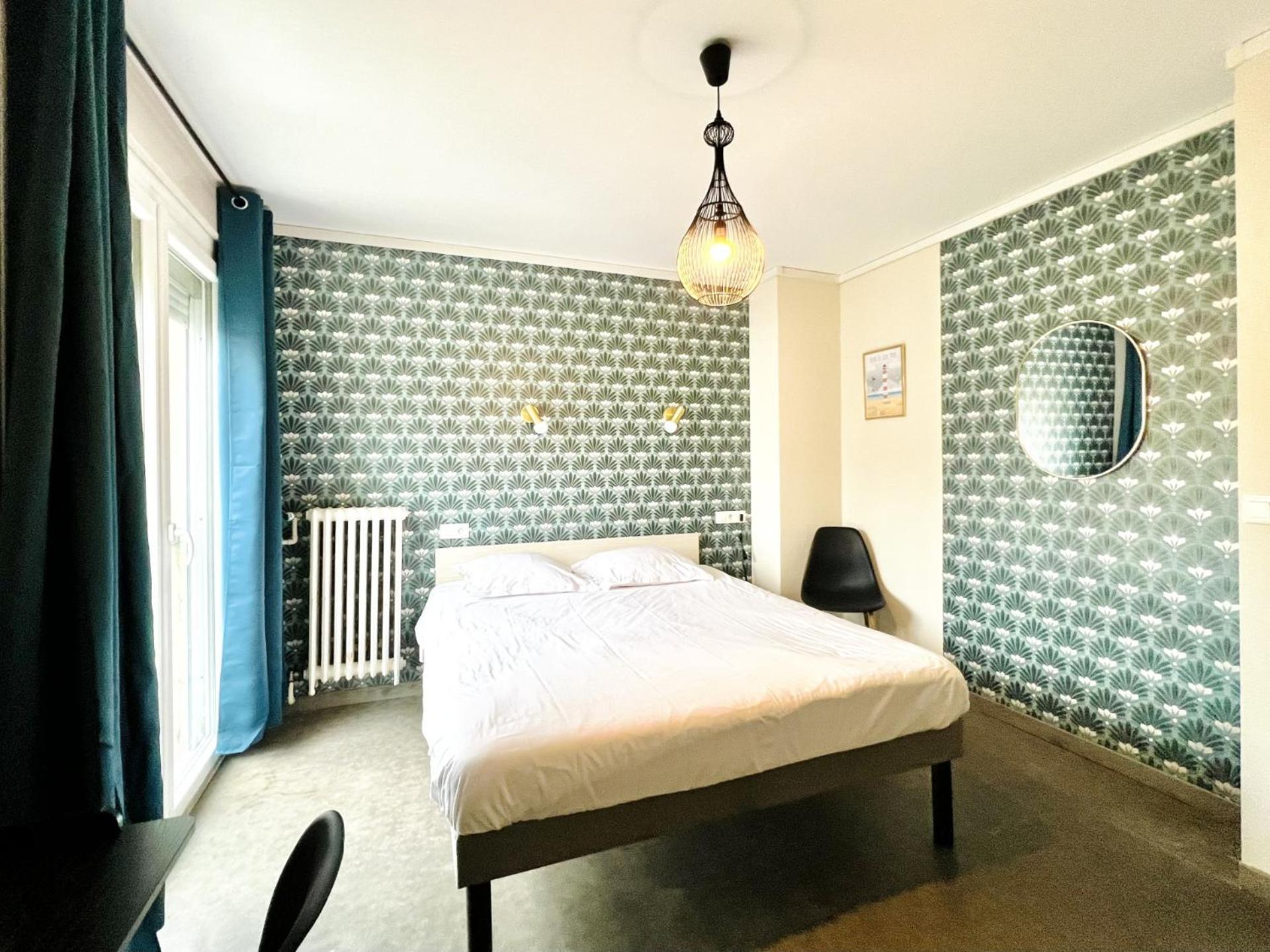 Deluxe Double Room with Bath - Photo 1