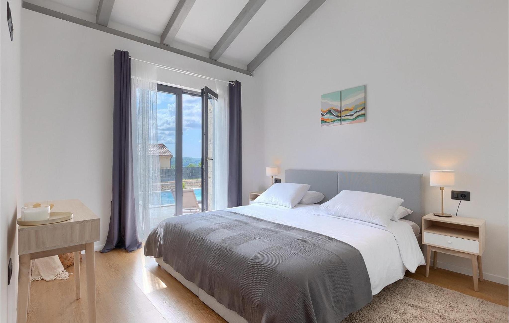 Three-Bedroom Vacation Home  photo 2