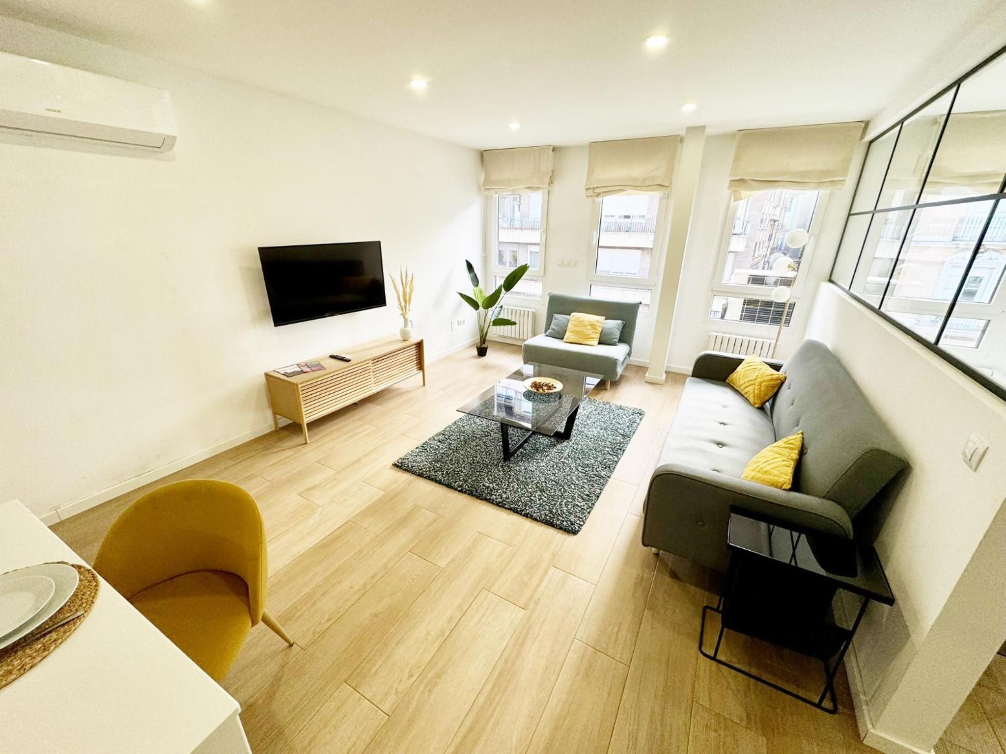 One-Bedroom Apartment - Photo 2