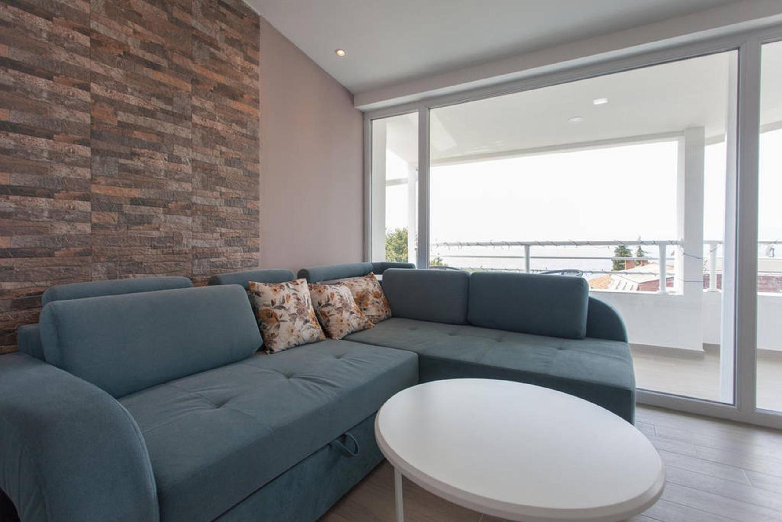 Apartment with Lake View - Top Floor - Photo 2