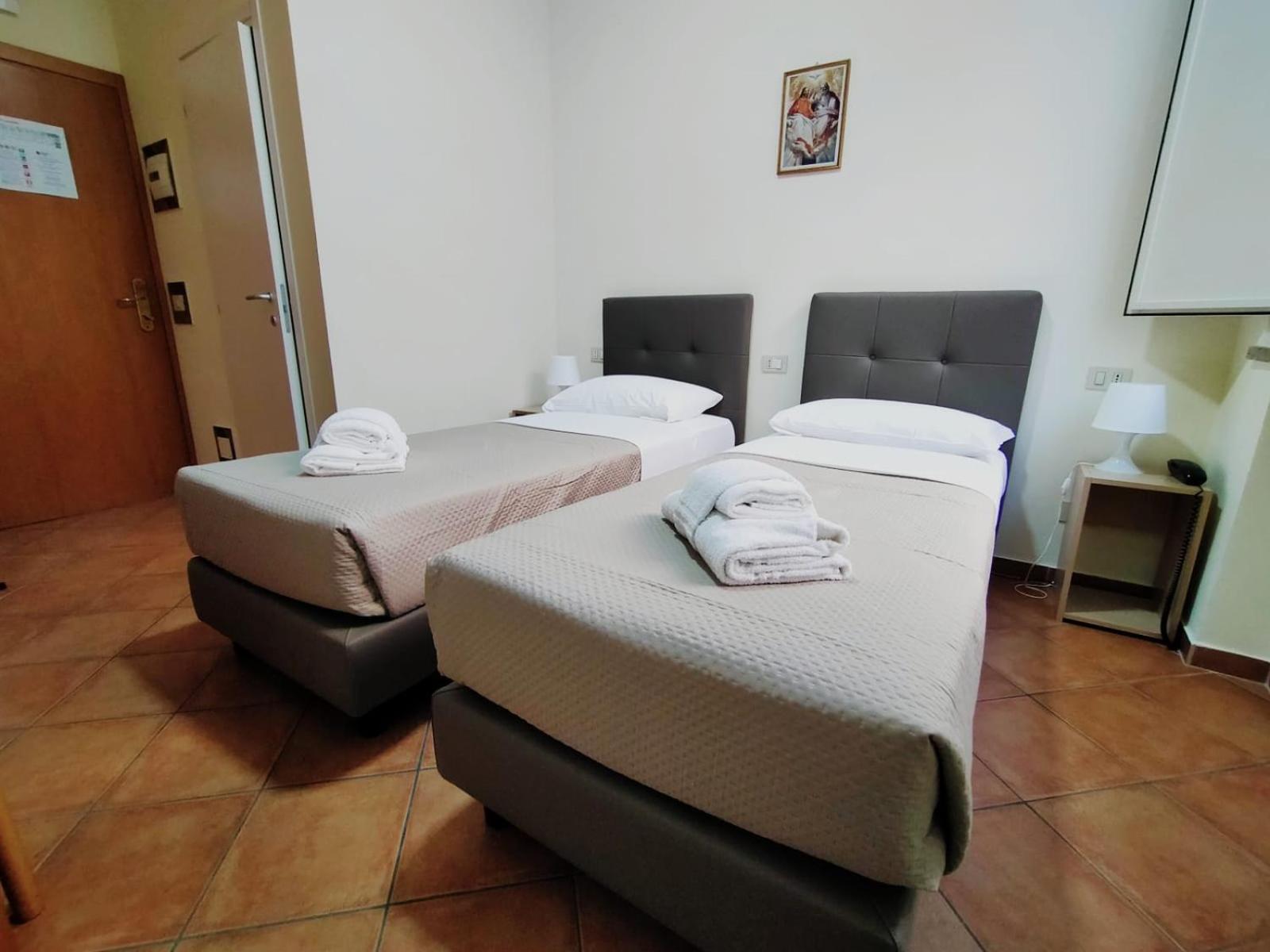 Budget Double or Twin Room photo 3
