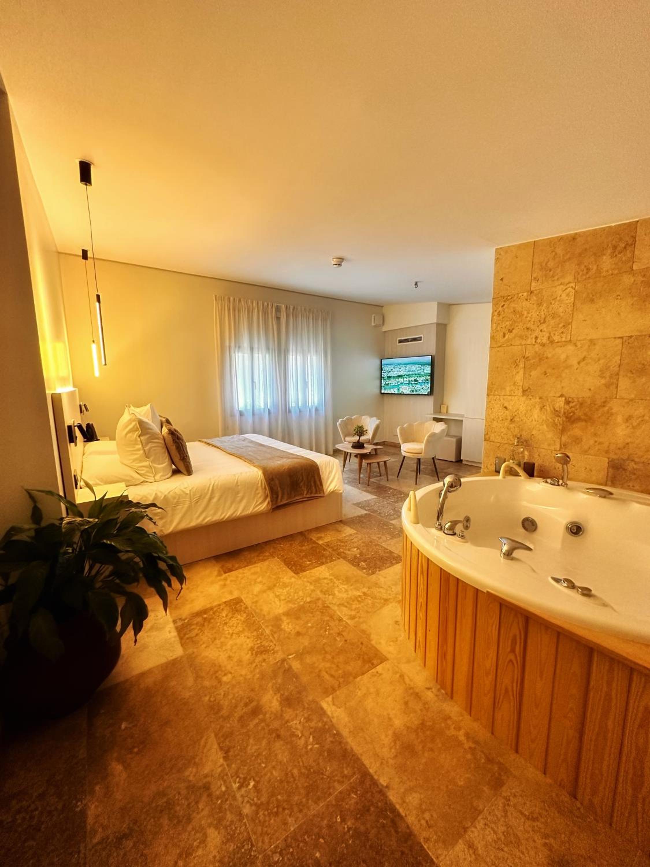 Junior Suite Single with Jacuzzi Breakfast included photo 2