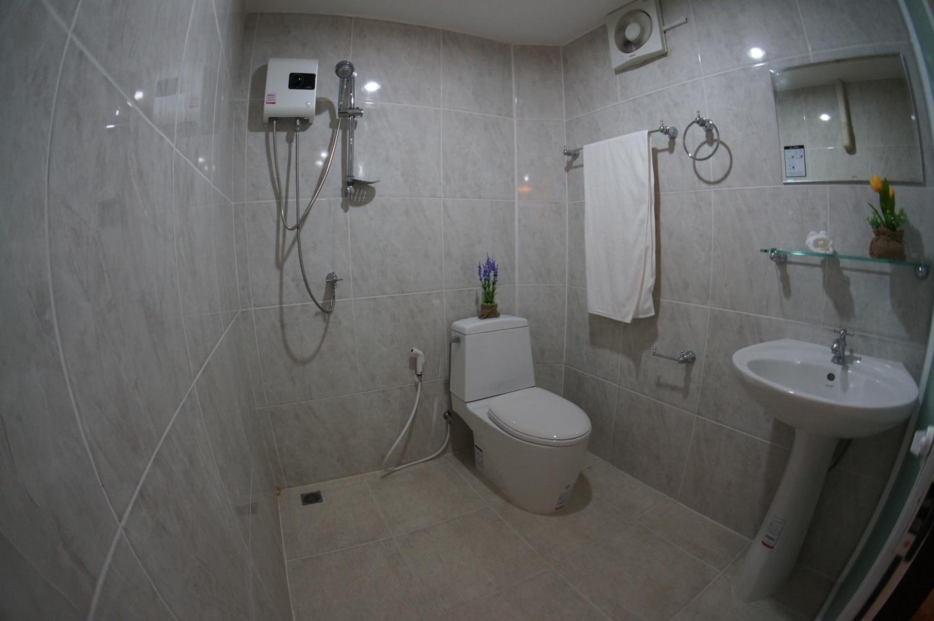 Economy Double Room - Photo 10