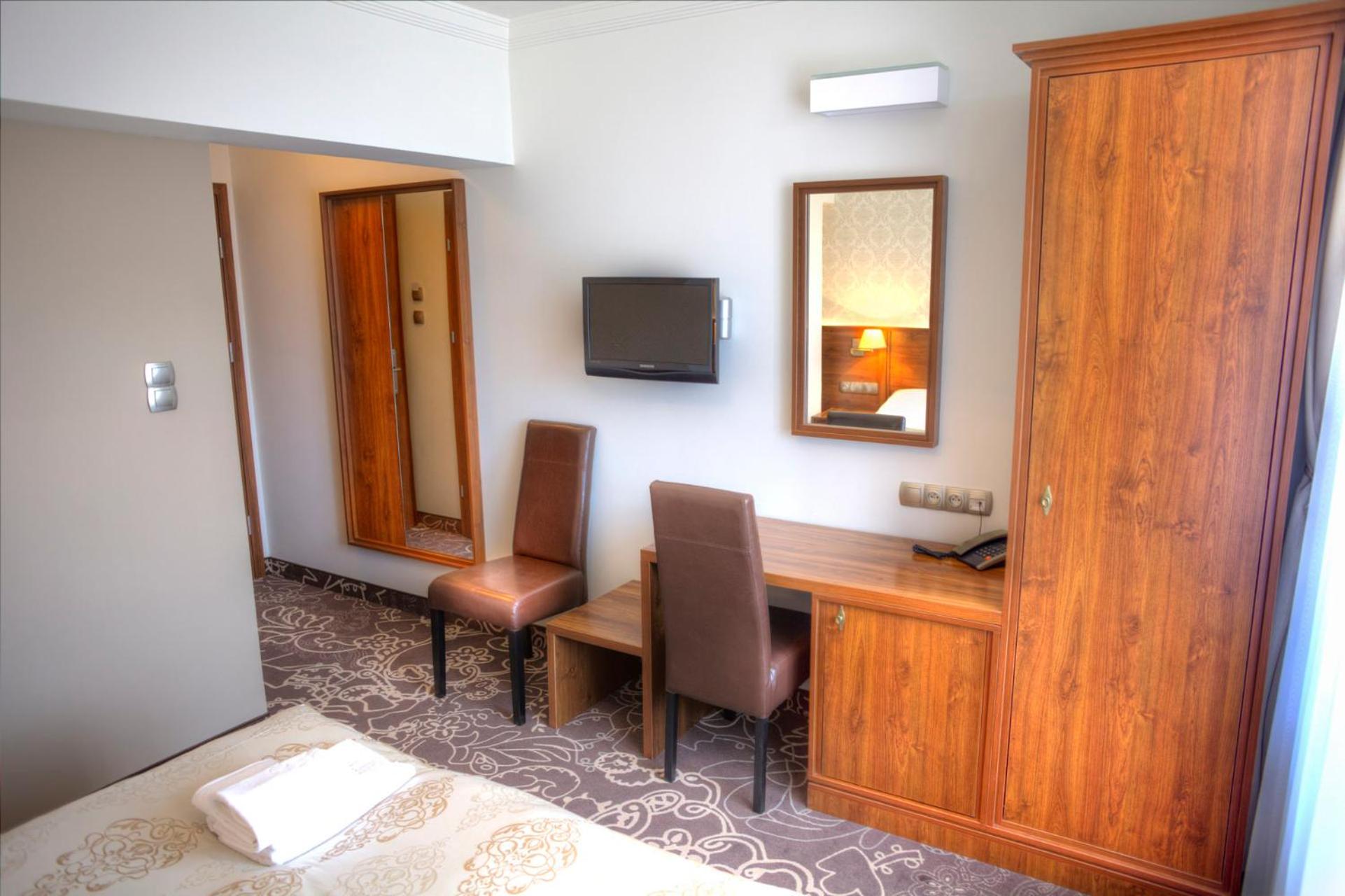 Standard Double Room - Photo 9