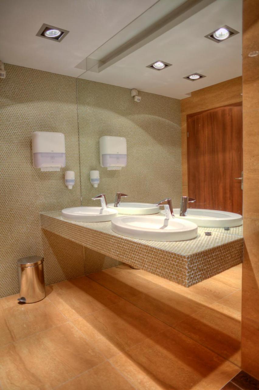 Standard Double Room - Photo 11