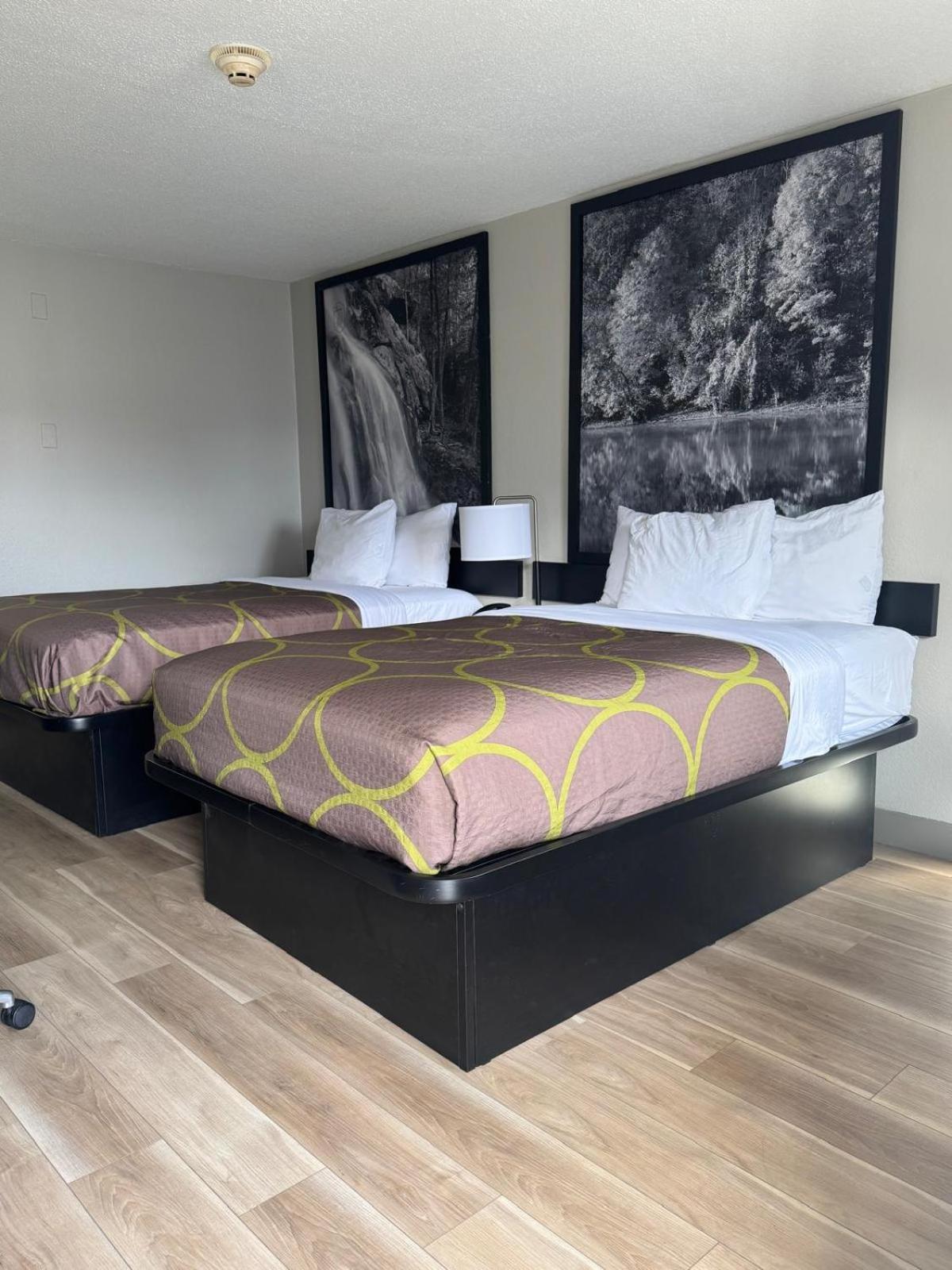 Double Room with Two Double Beds - Non-Smoking - Photo 4