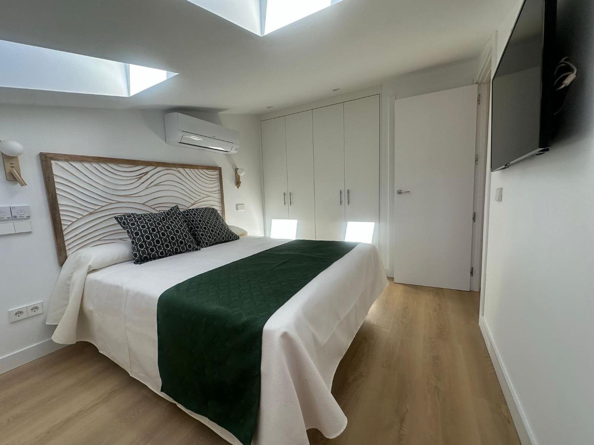 Two-Bedroom Deluxe Apartment photo 3