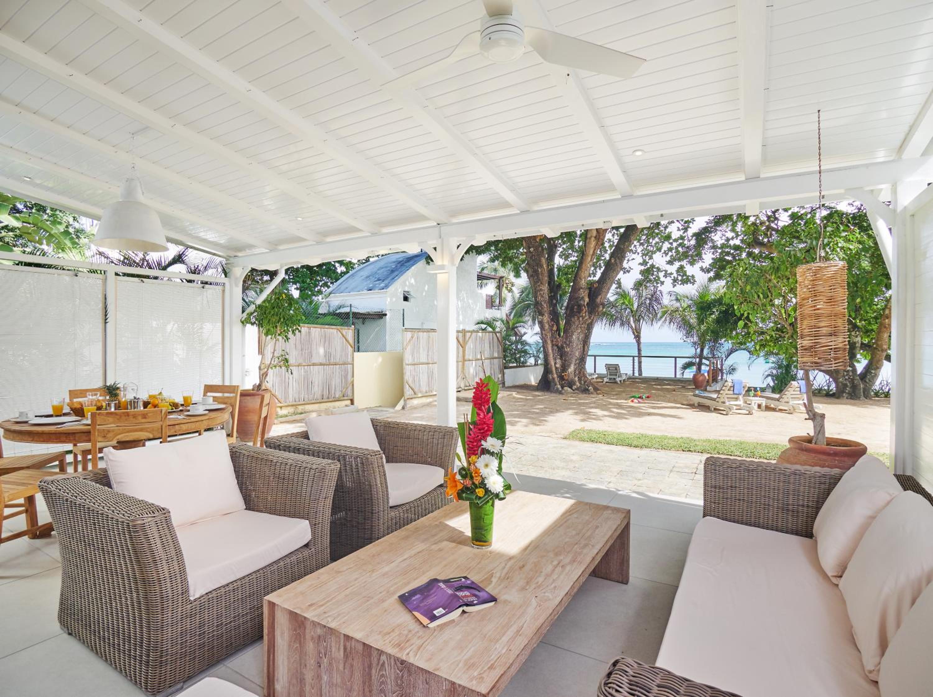 Four-Bedroom Beach front Villa with Sea View photo 3