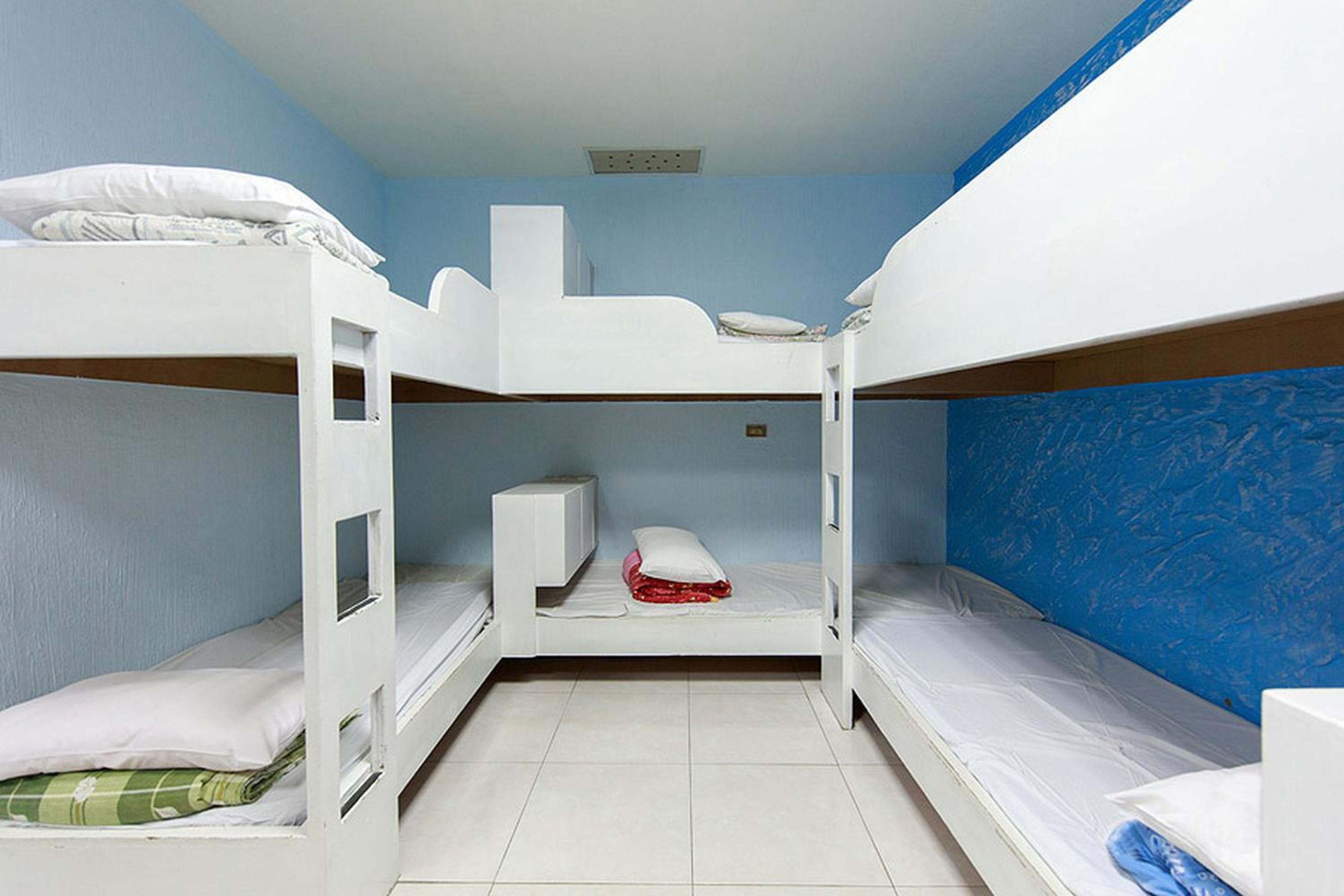 10-Bed Mixed Dormitory Room photo 1
