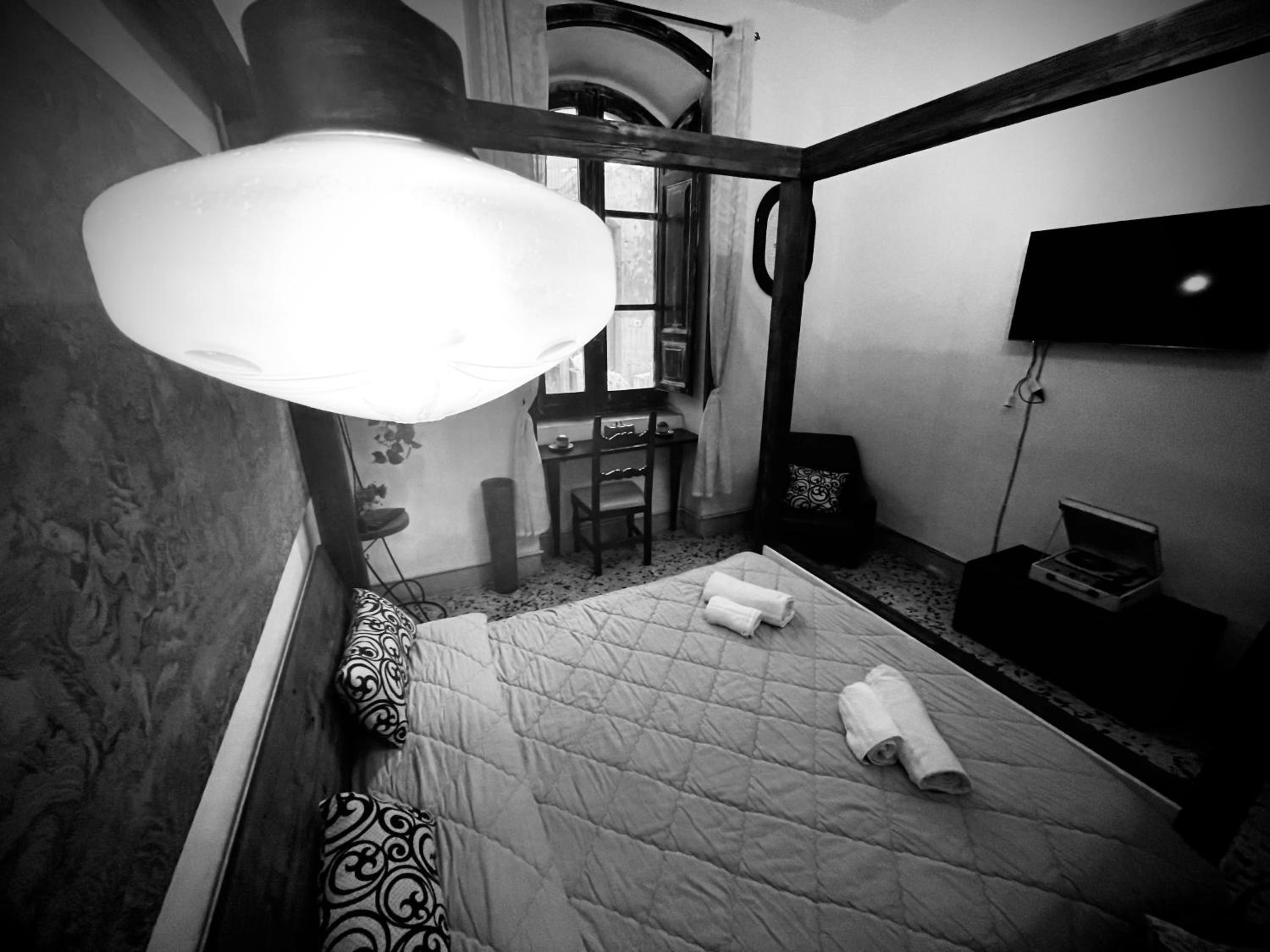 Two-Bedroom Apartment with Balcony and Terrace photo 3