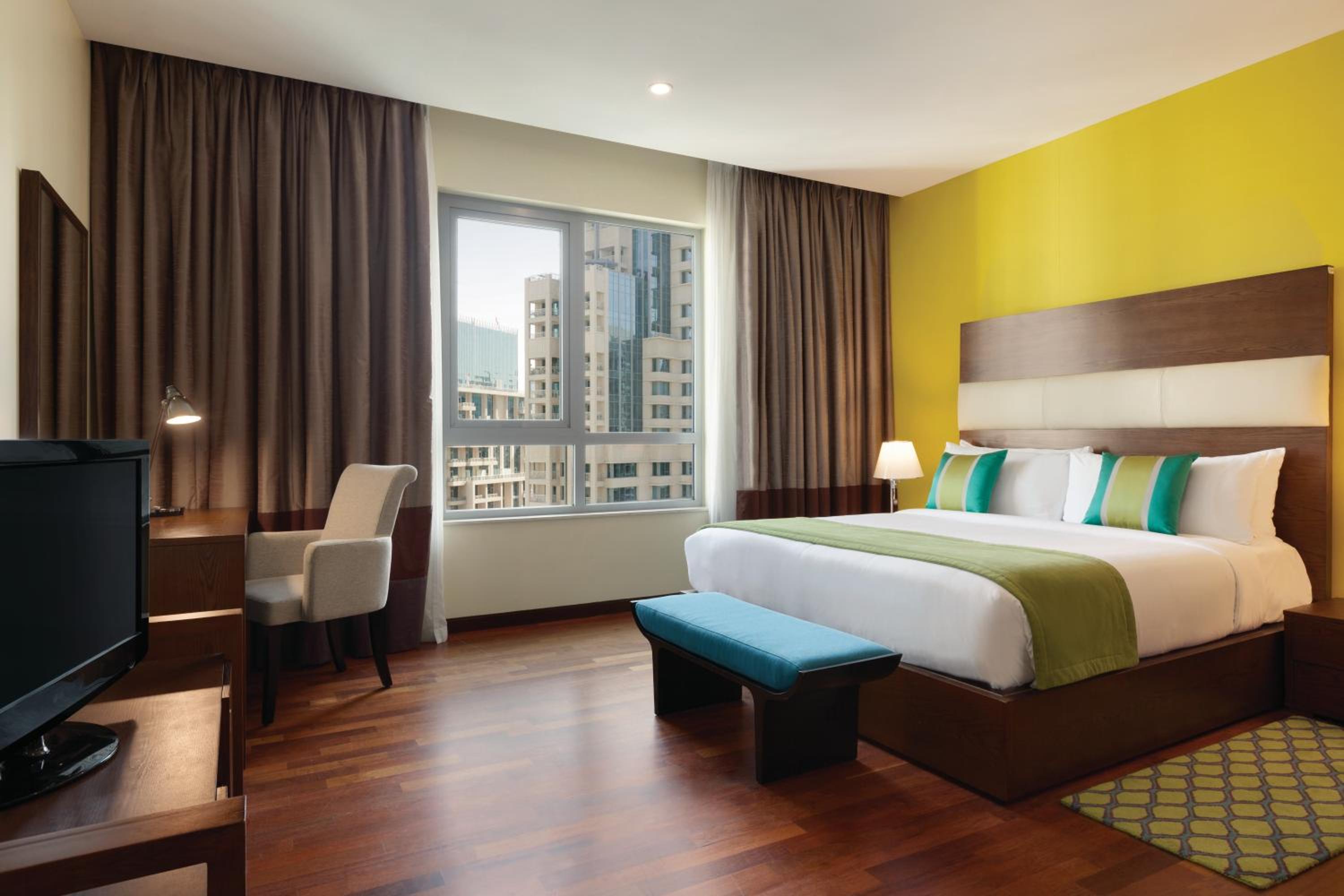 2 Bedroom, Balcony Burj Khalifa View, Non-Smoking thumbnail 6