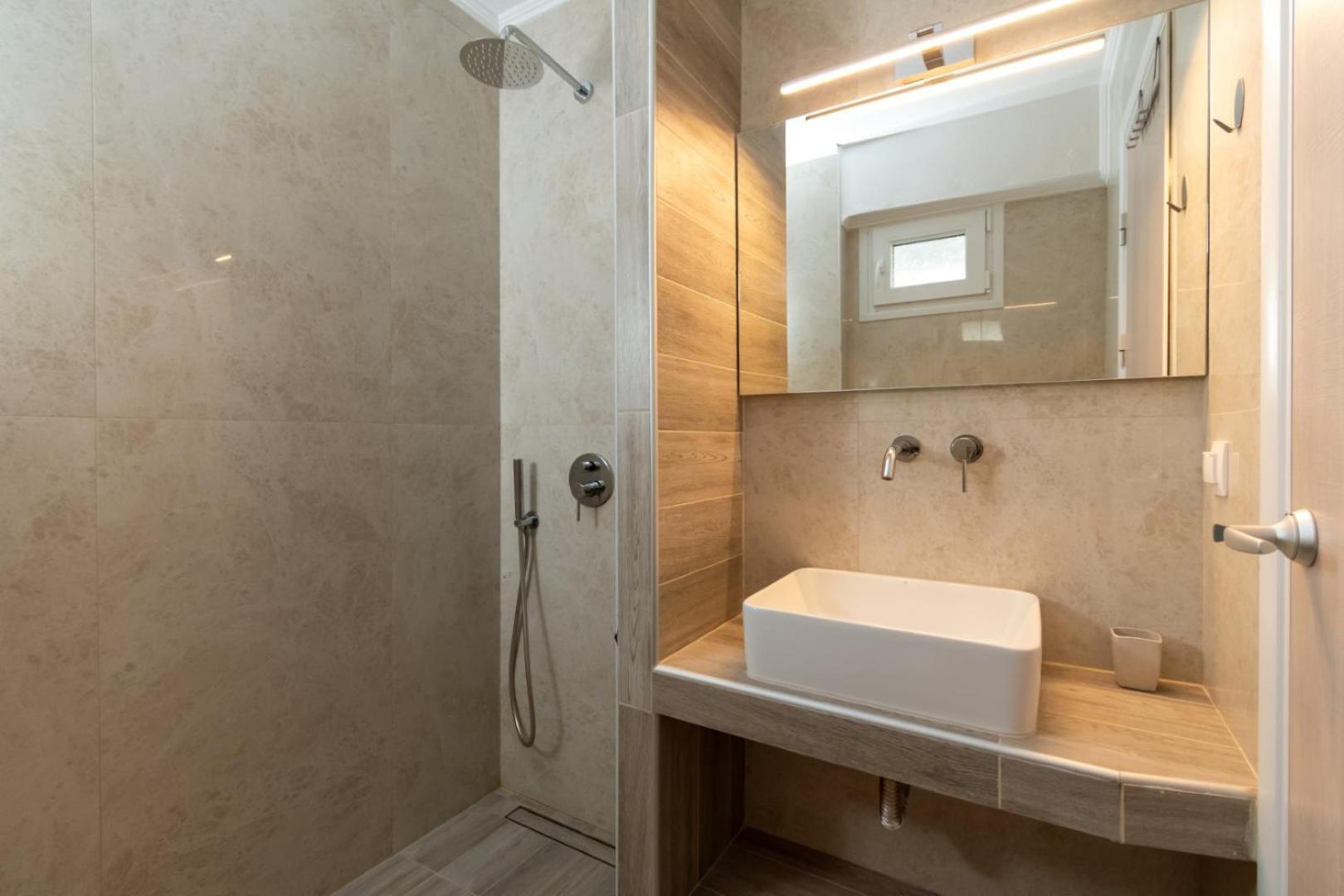One-Bedroom Deluxe Apartment