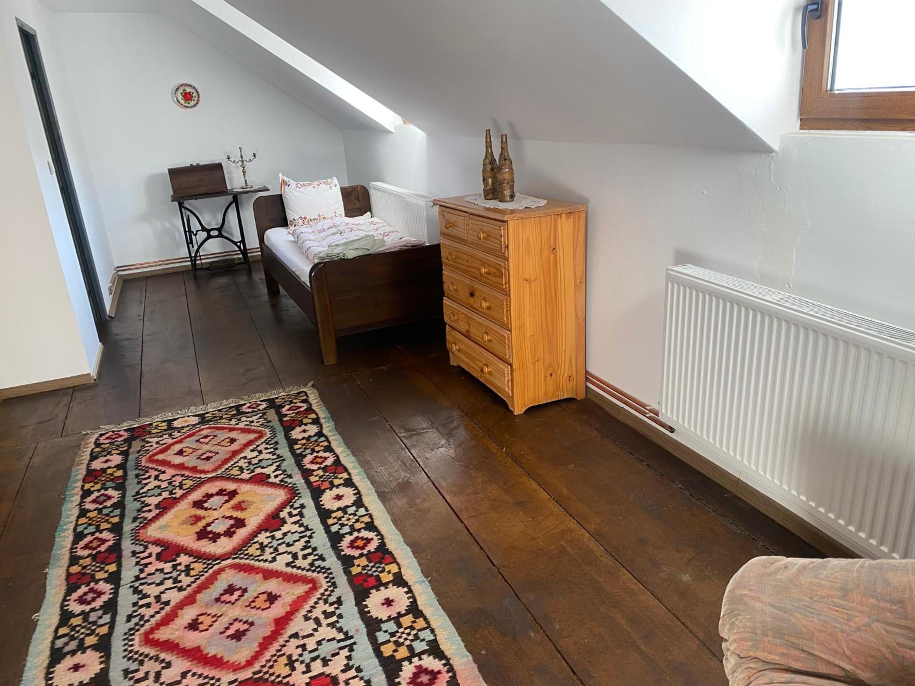 Five-Bedroom House photo 1