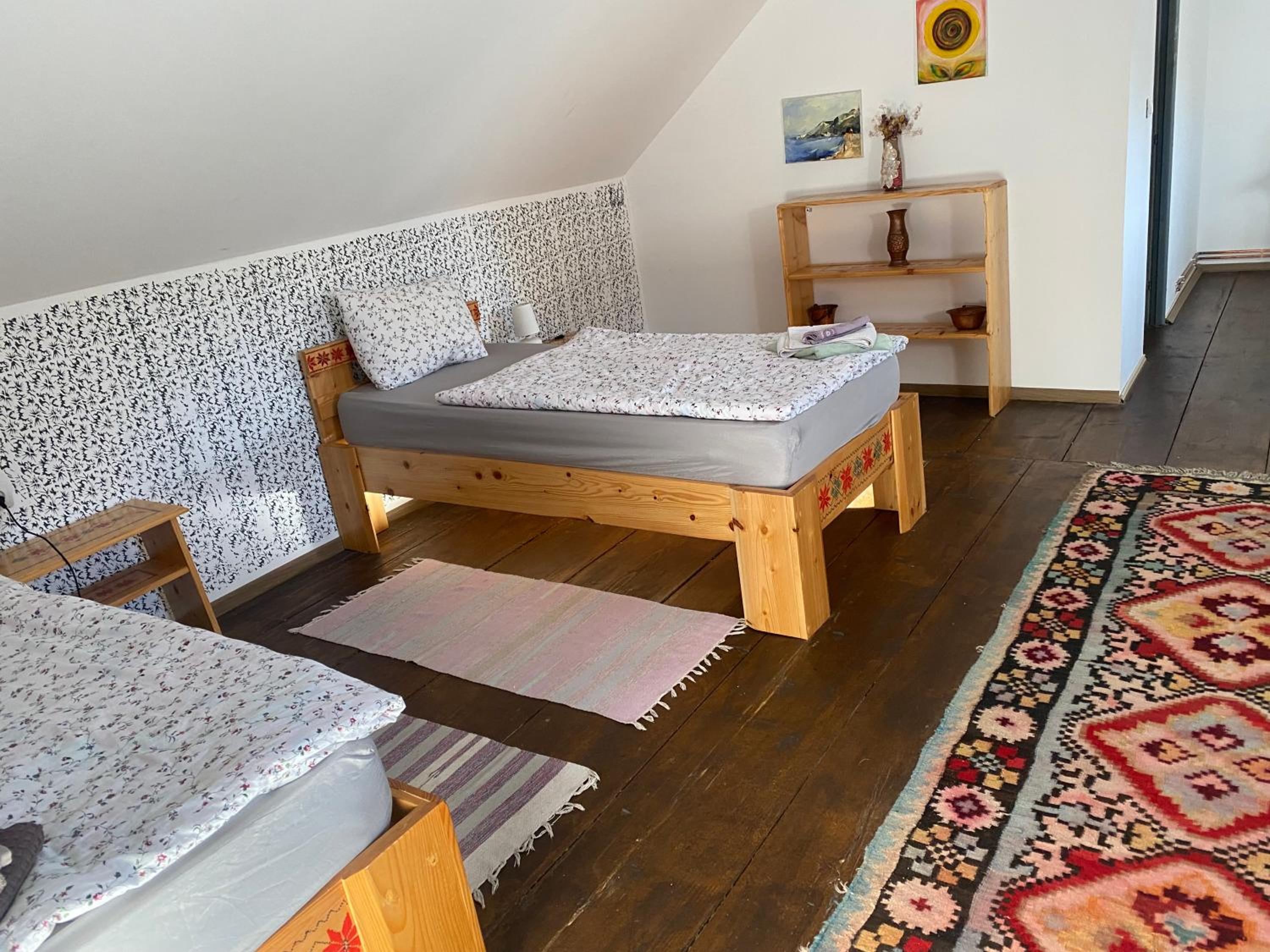 Five-Bedroom House photo 3