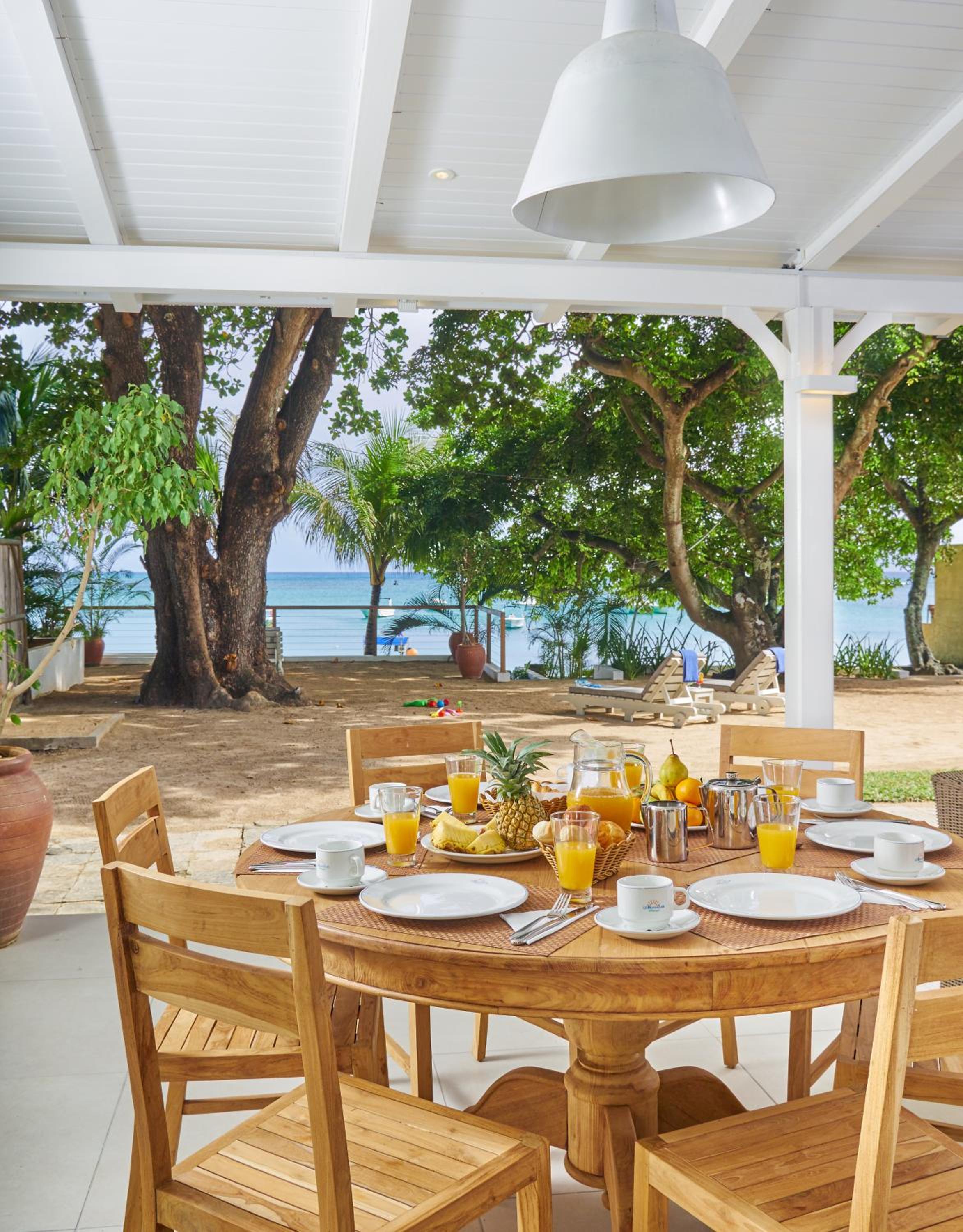 Three-Bedroom Beachfront Villa with Sea View photo 3