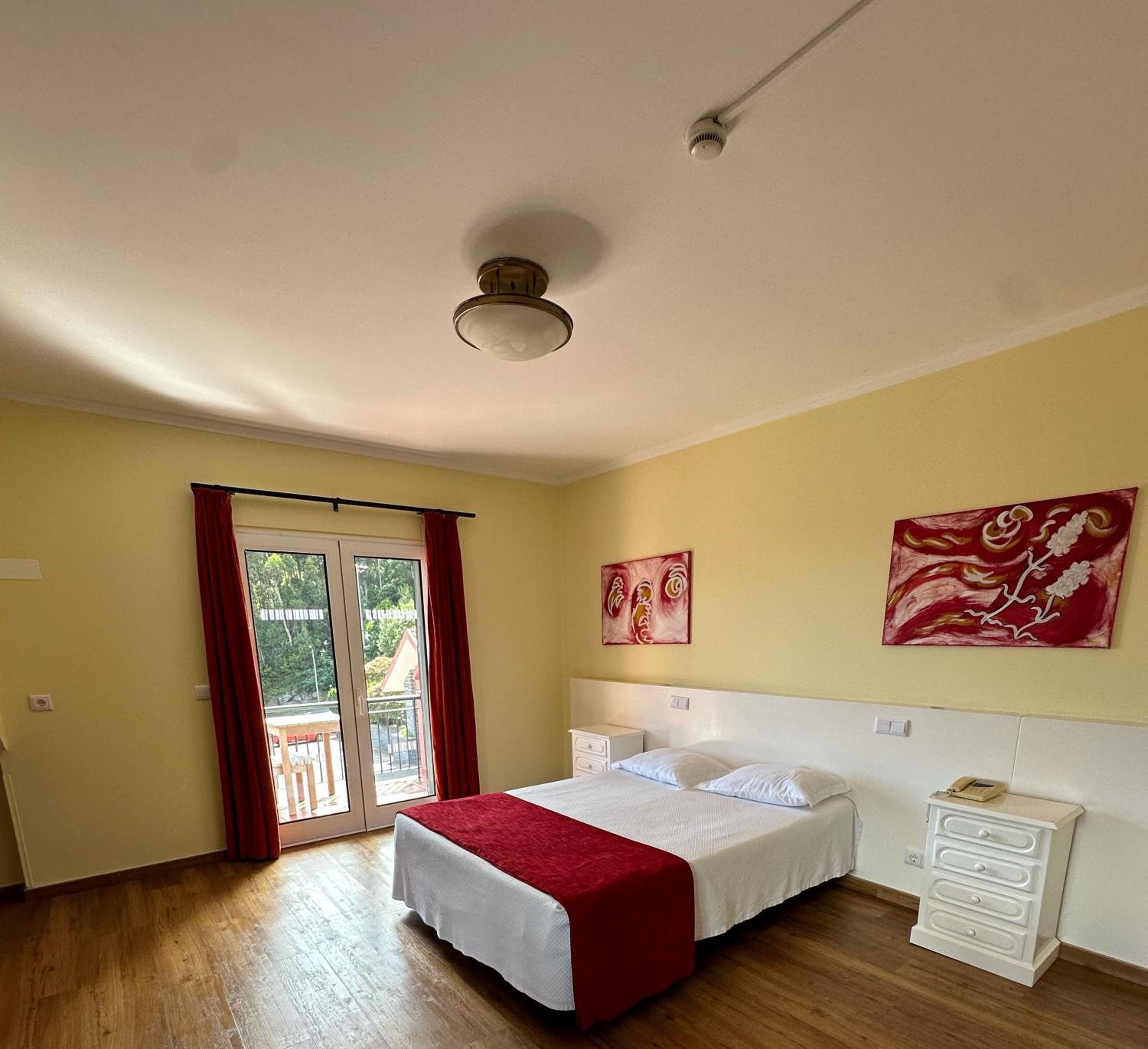 Standard Twin Room with Mountain View photo 1