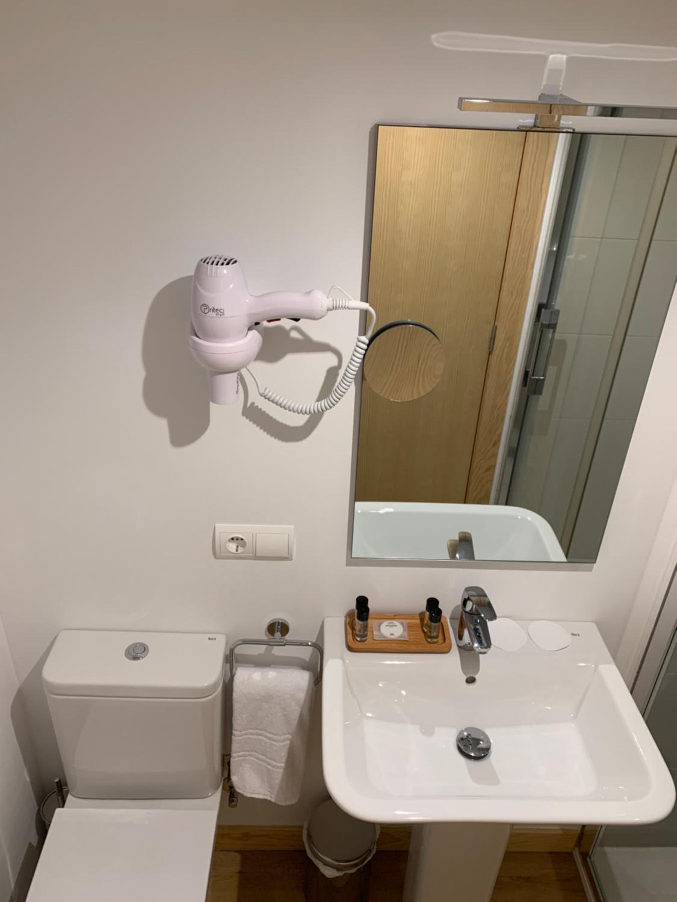 Small Single Room photo 3
