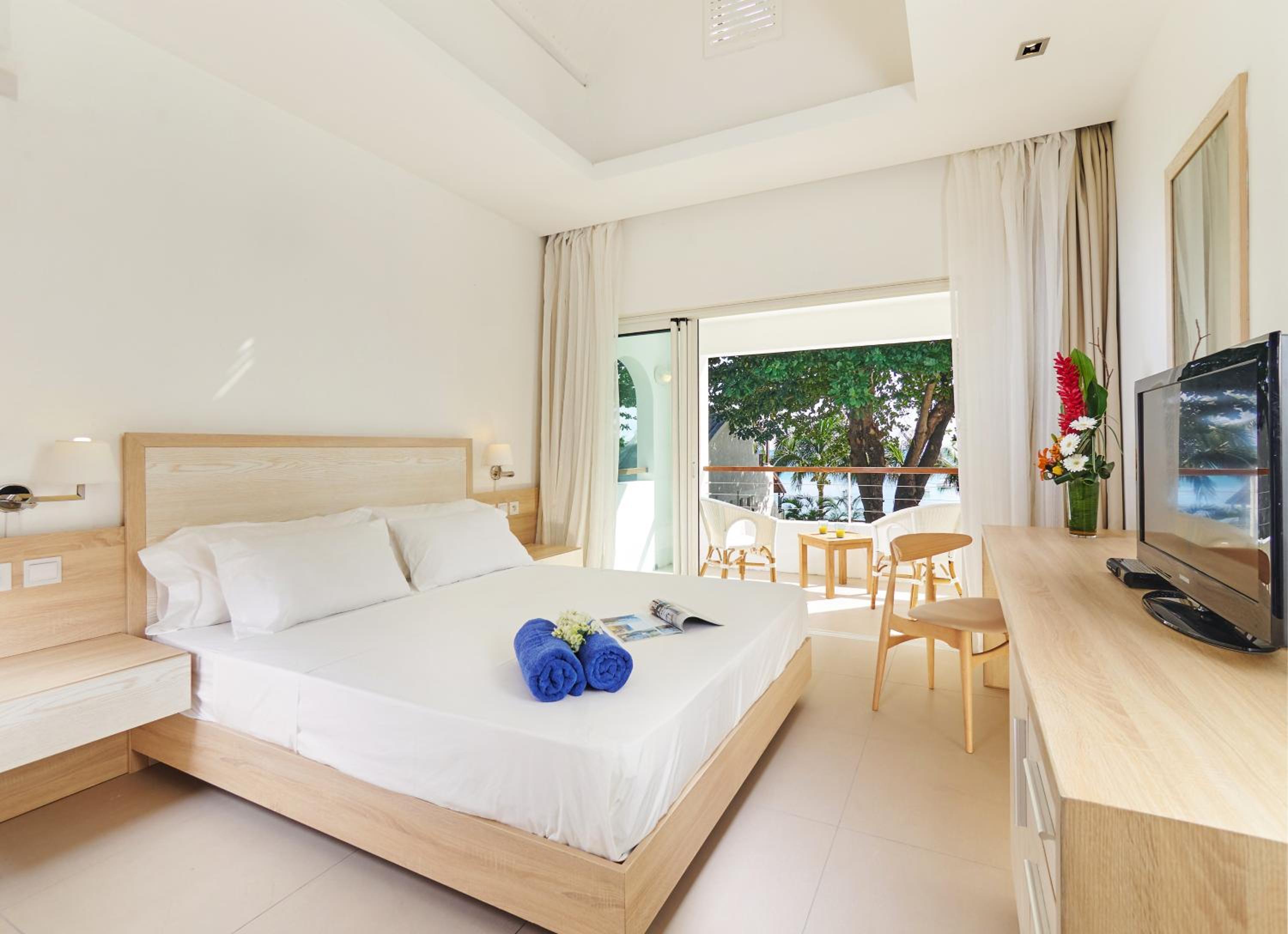 Four-Bedroom Beach front Villa with Sea View photo 1