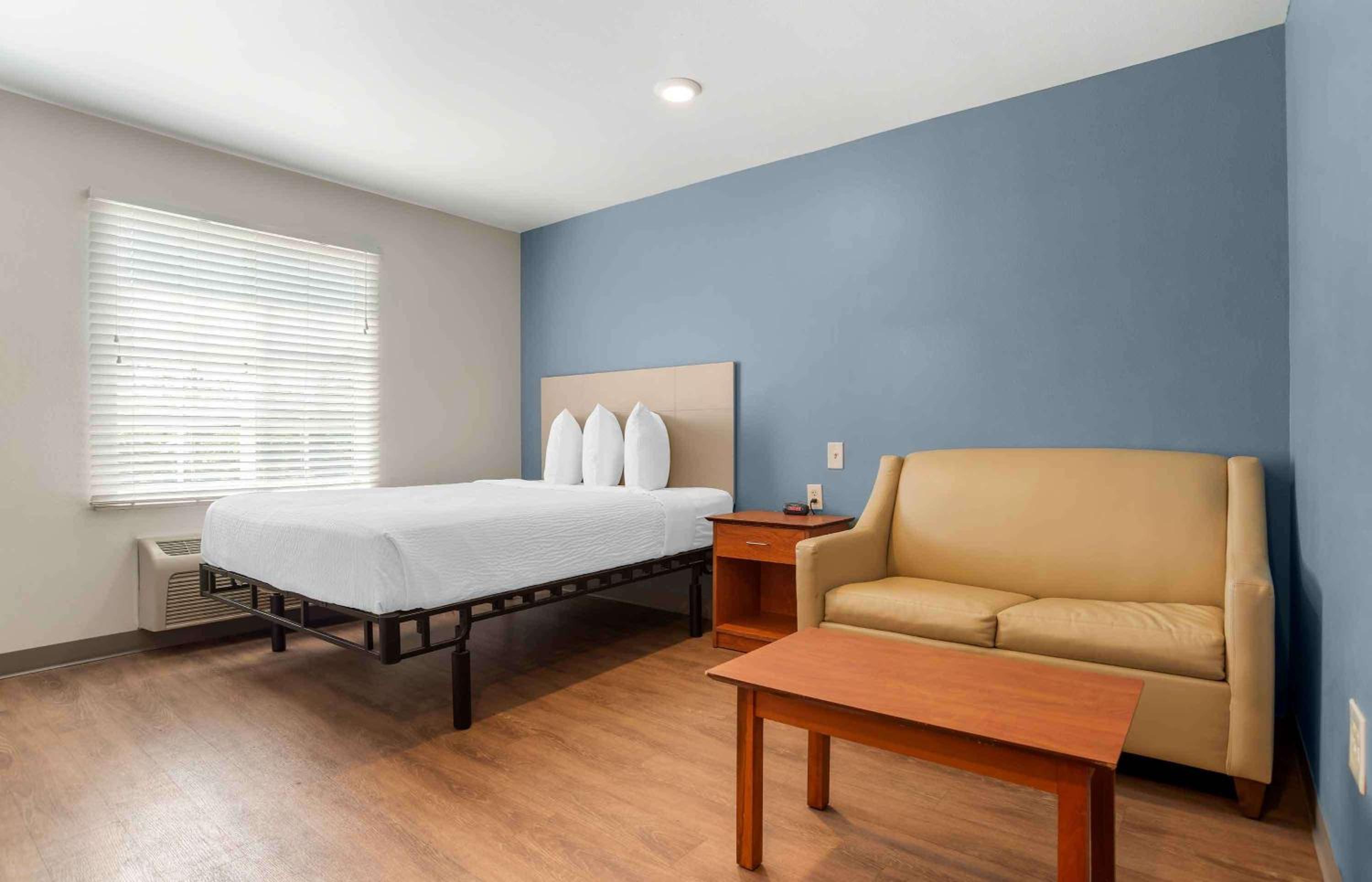 Standard Double Room with Sofa Bed - Accessible/Non-Smoking photo 2