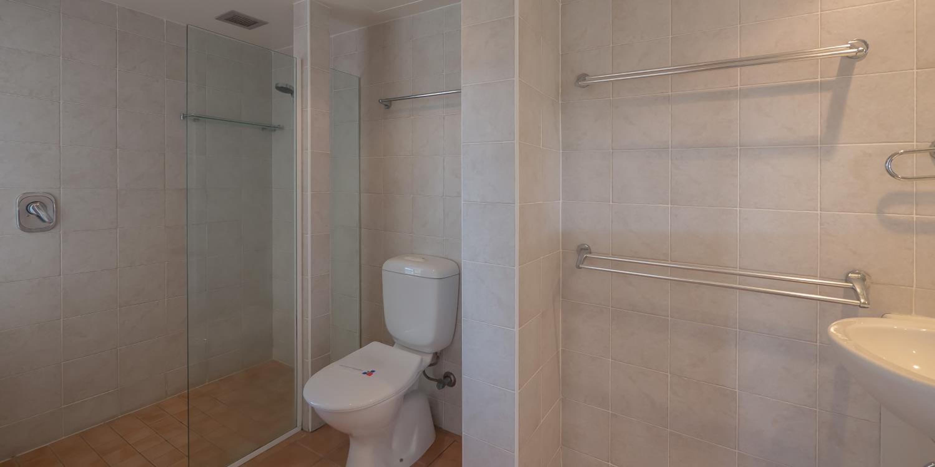 Two-Bedroom Ocean View Apartment - Photo 29