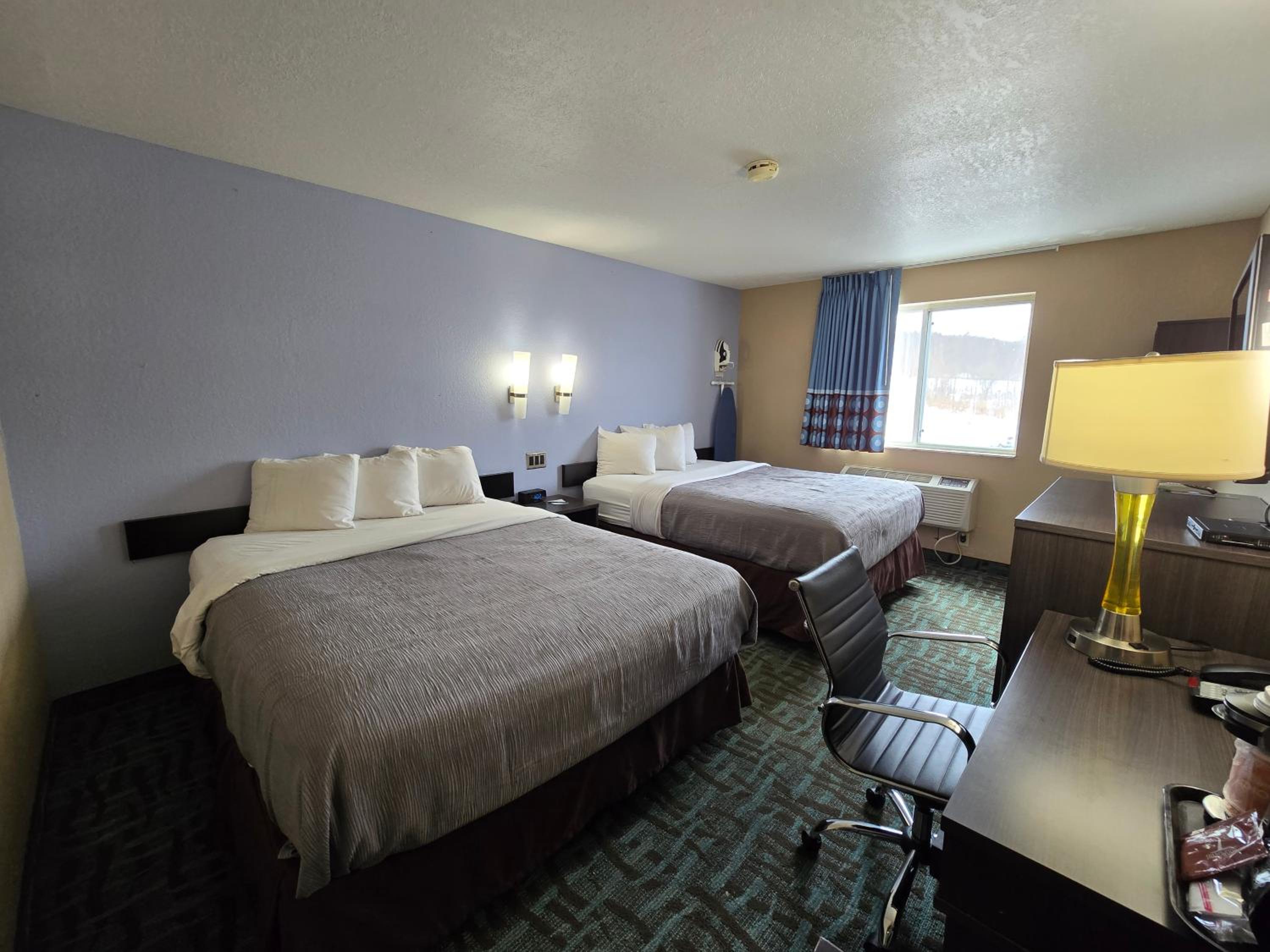 Quadruple Room with Two Queen Beds - Non Smoking/Interior Hall - Photo 5