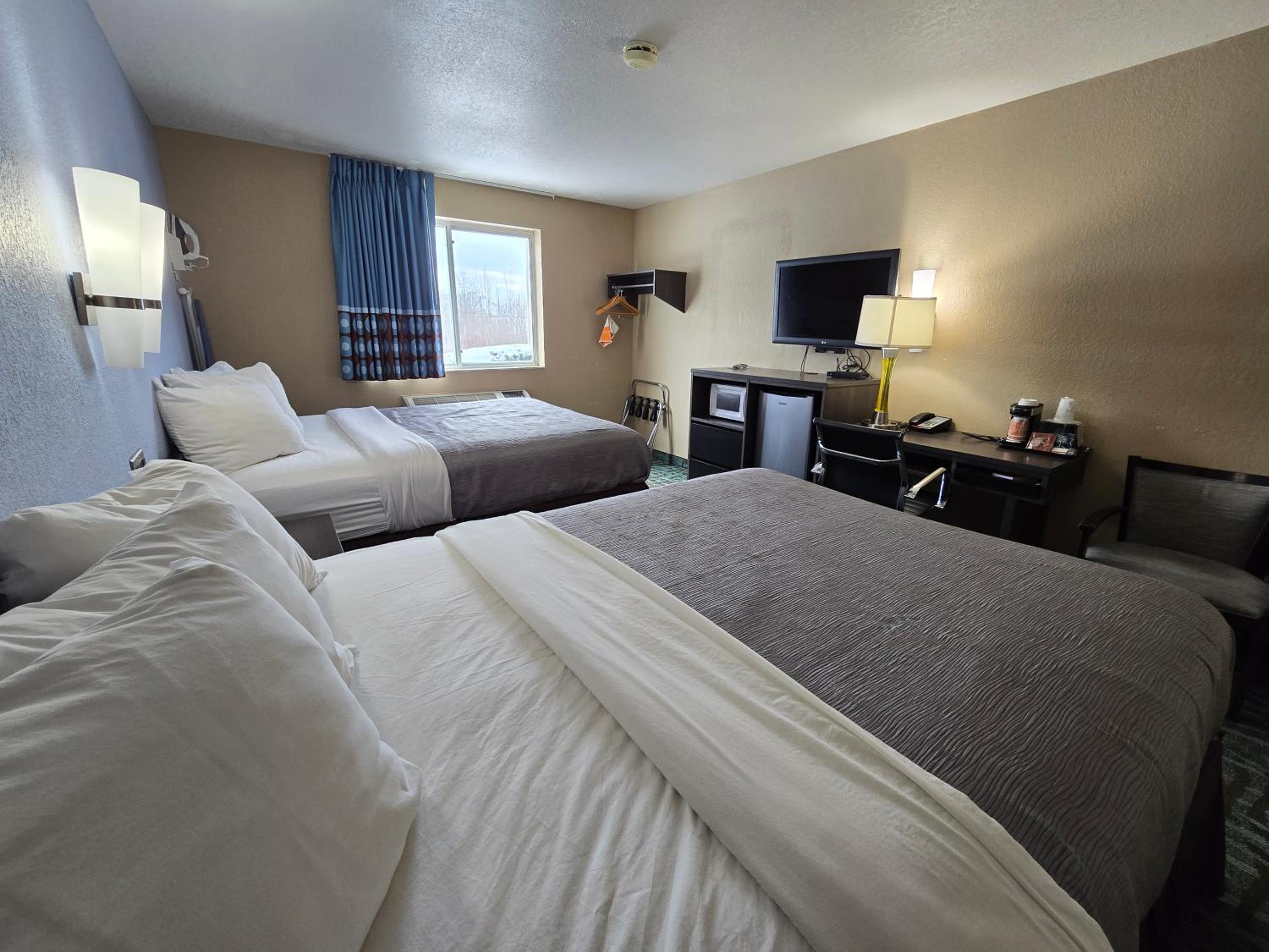 Quadruple Room with Two Queen Beds - Non Smoking/Interior Hall - Photo 6