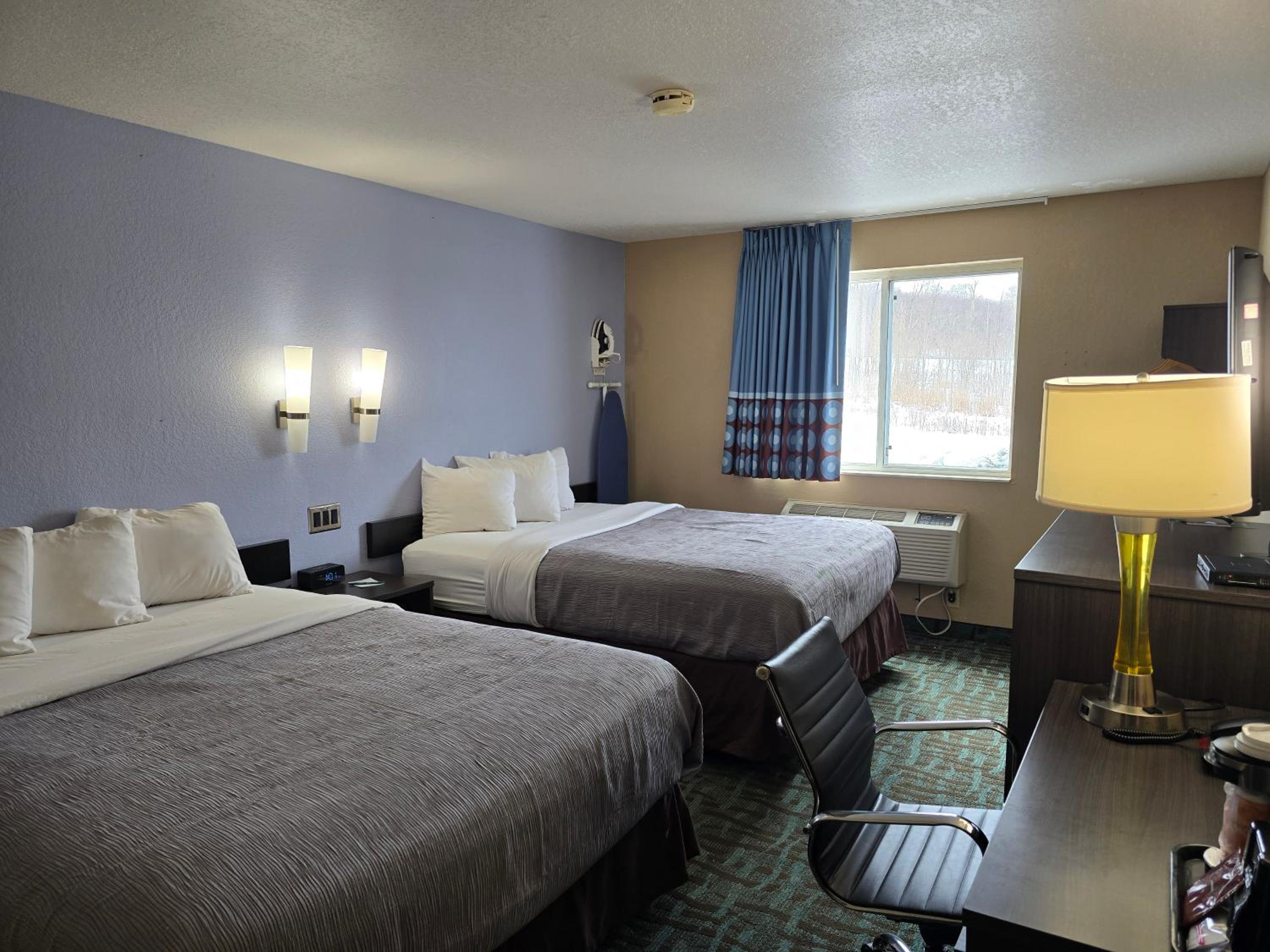 Quadruple Room with Two Queen Beds - Non Smoking/Interior Hall - Photo 3