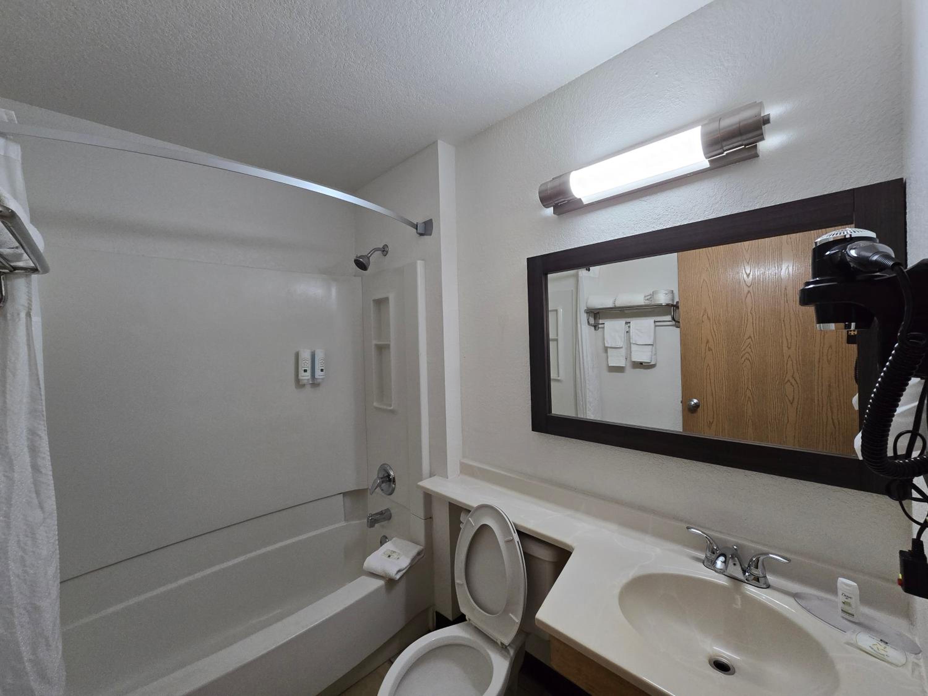 King Room - Non Smoking - Photo 3