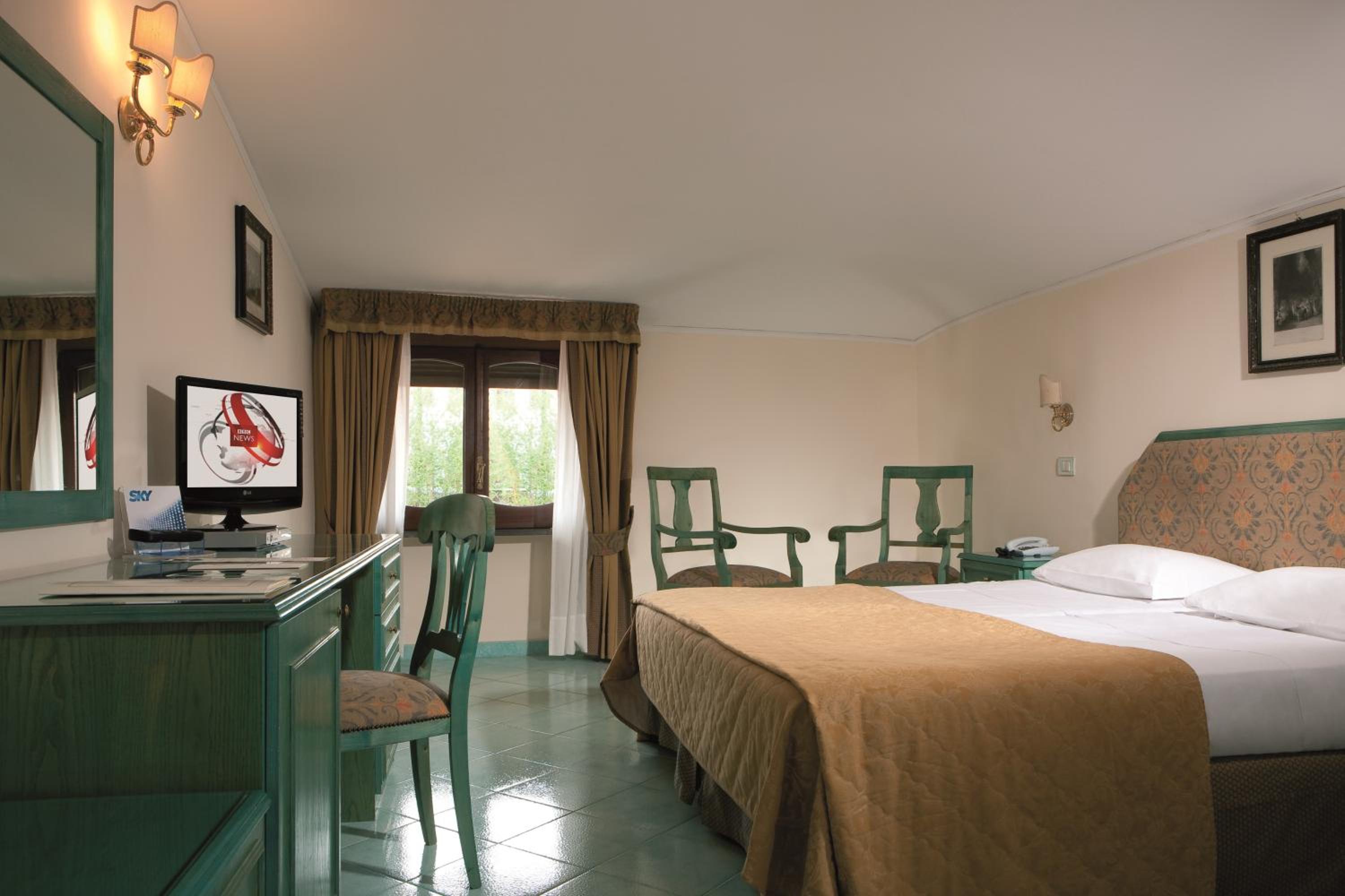 Standard Double or Twin Room - Photo 1