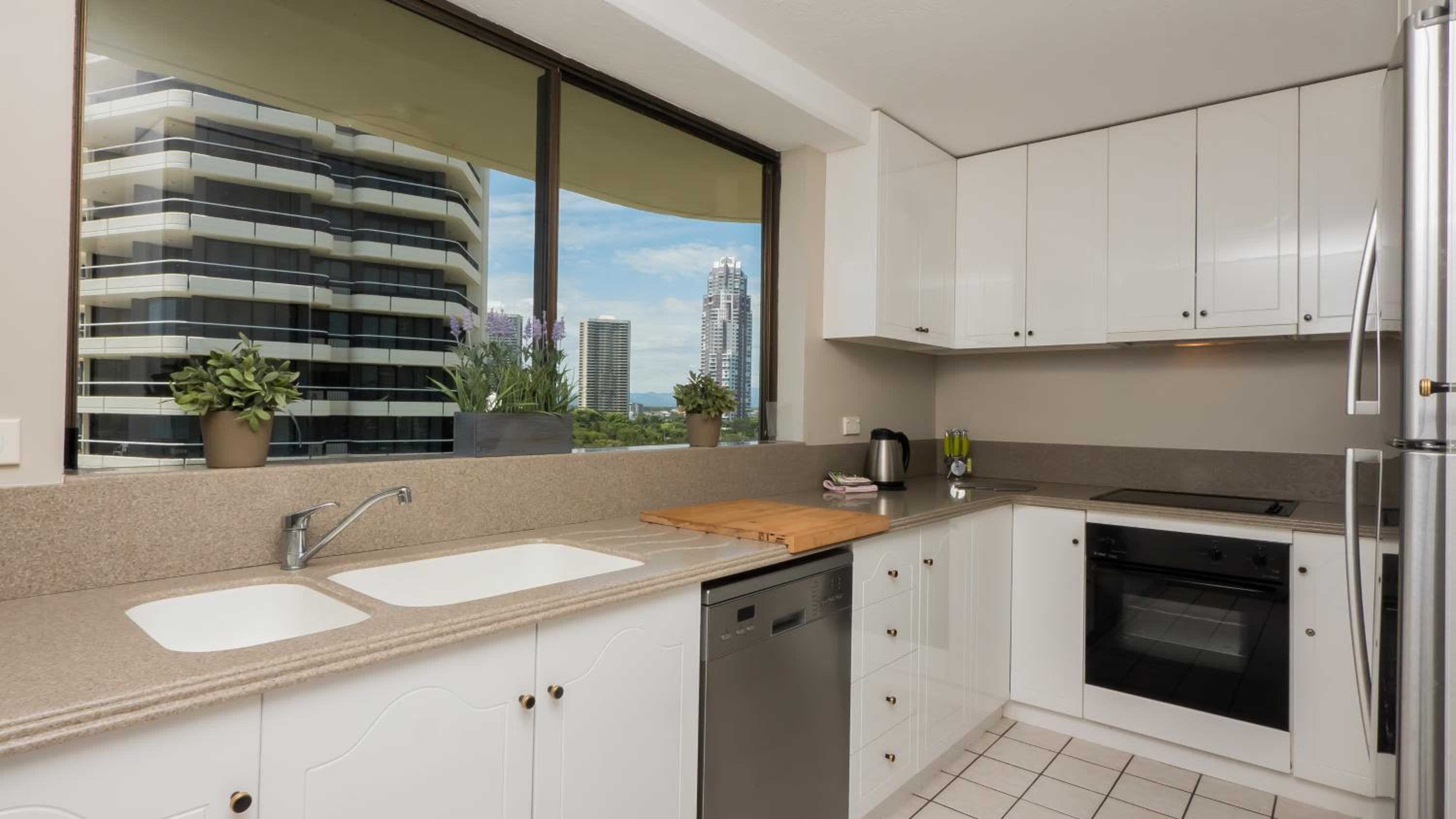 Three-Bedroom Ocean View Apartment - Photo 87