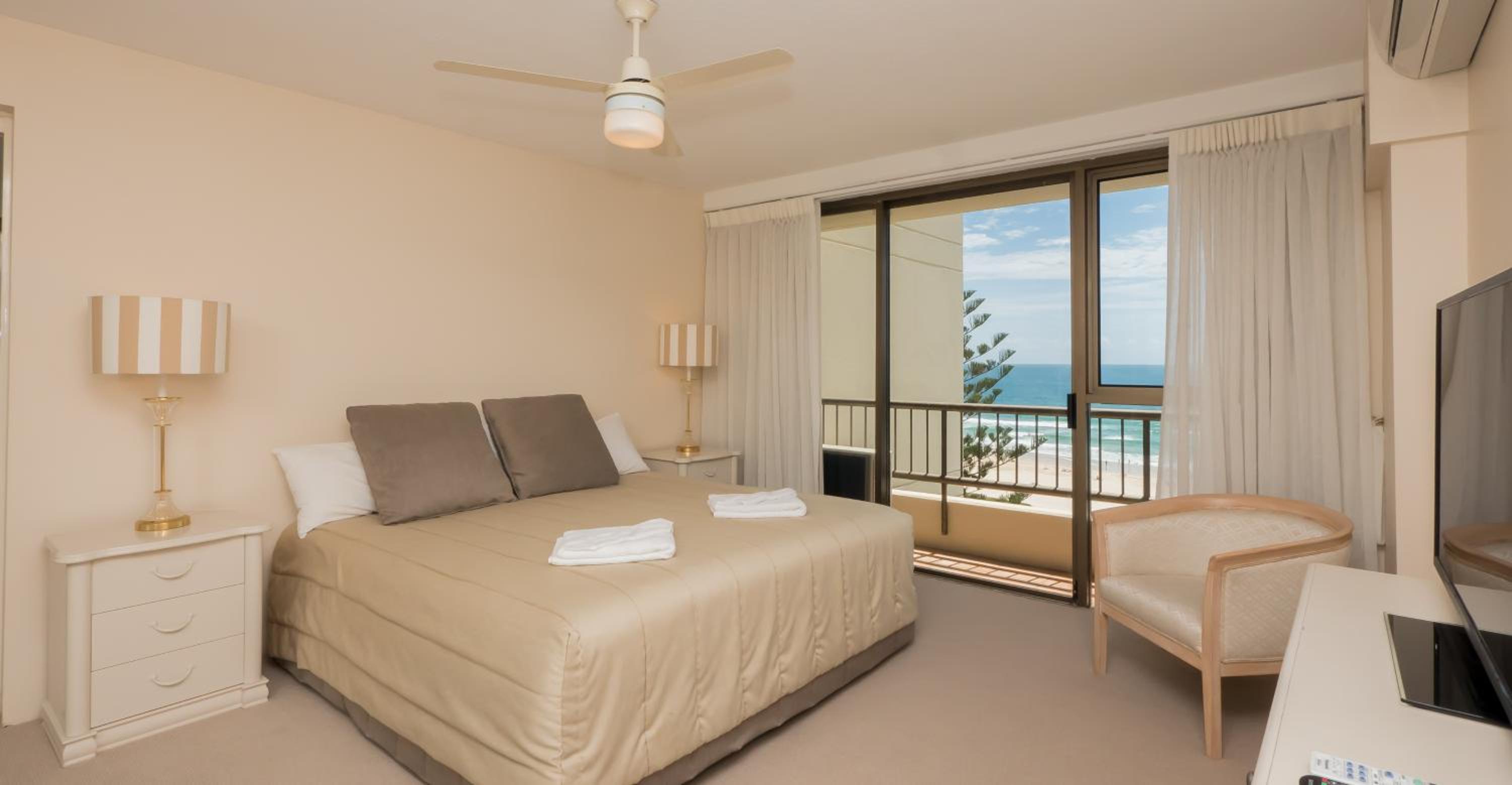 Three-Bedroom Ocean View Apartment - Photo 84