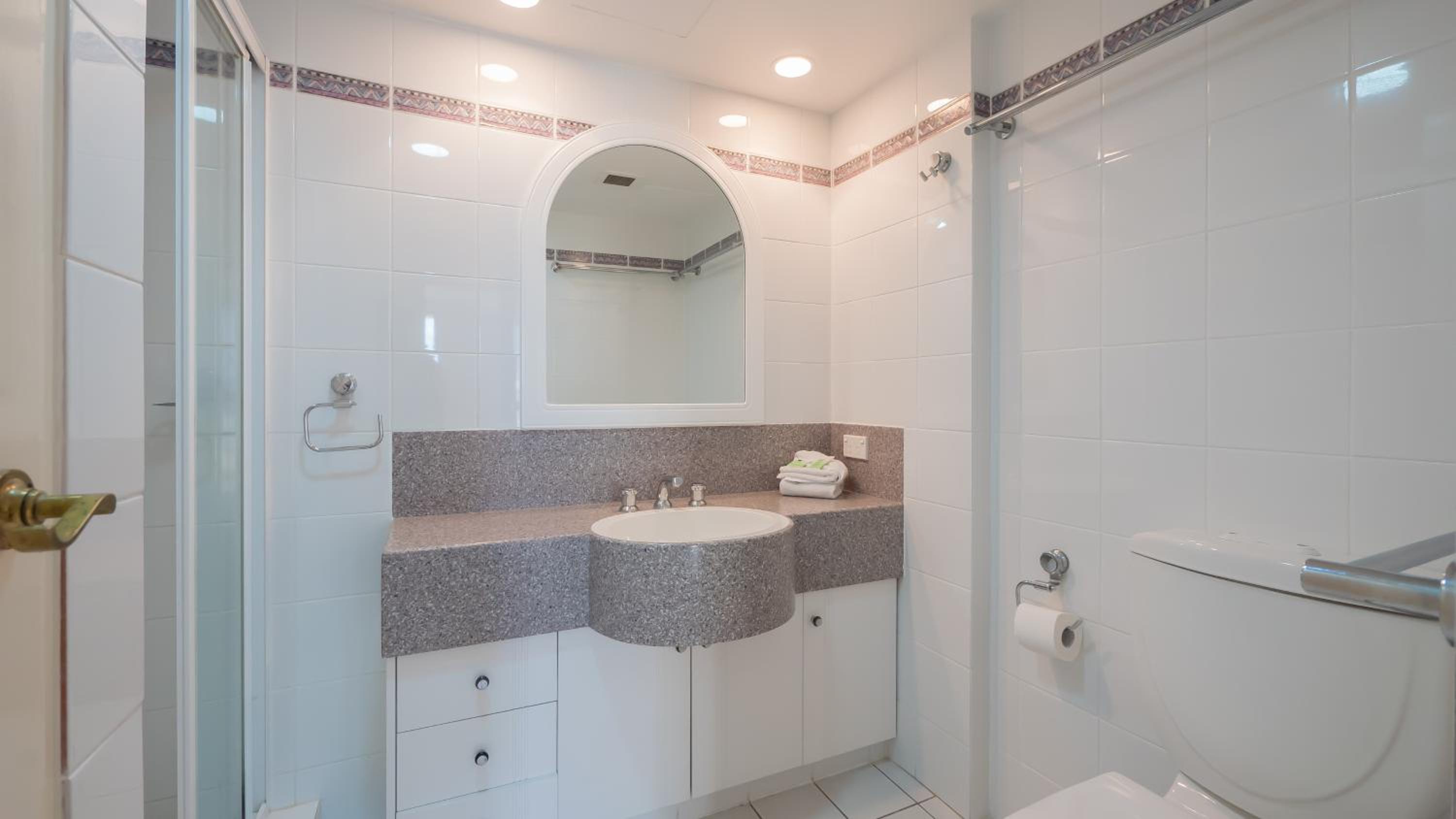 Three-Bedroom Ocean View Apartment - Photo 82