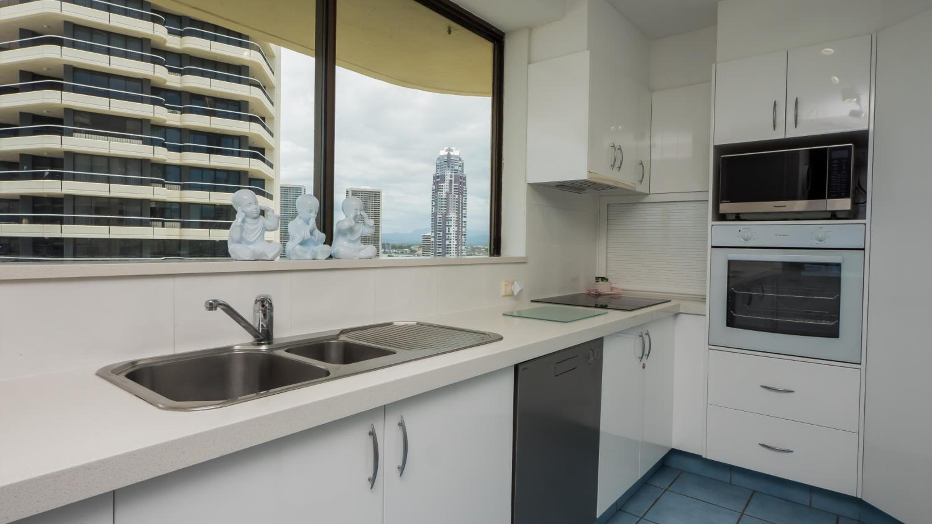 Three-Bedroom Ocean View Apartment - Photo 80