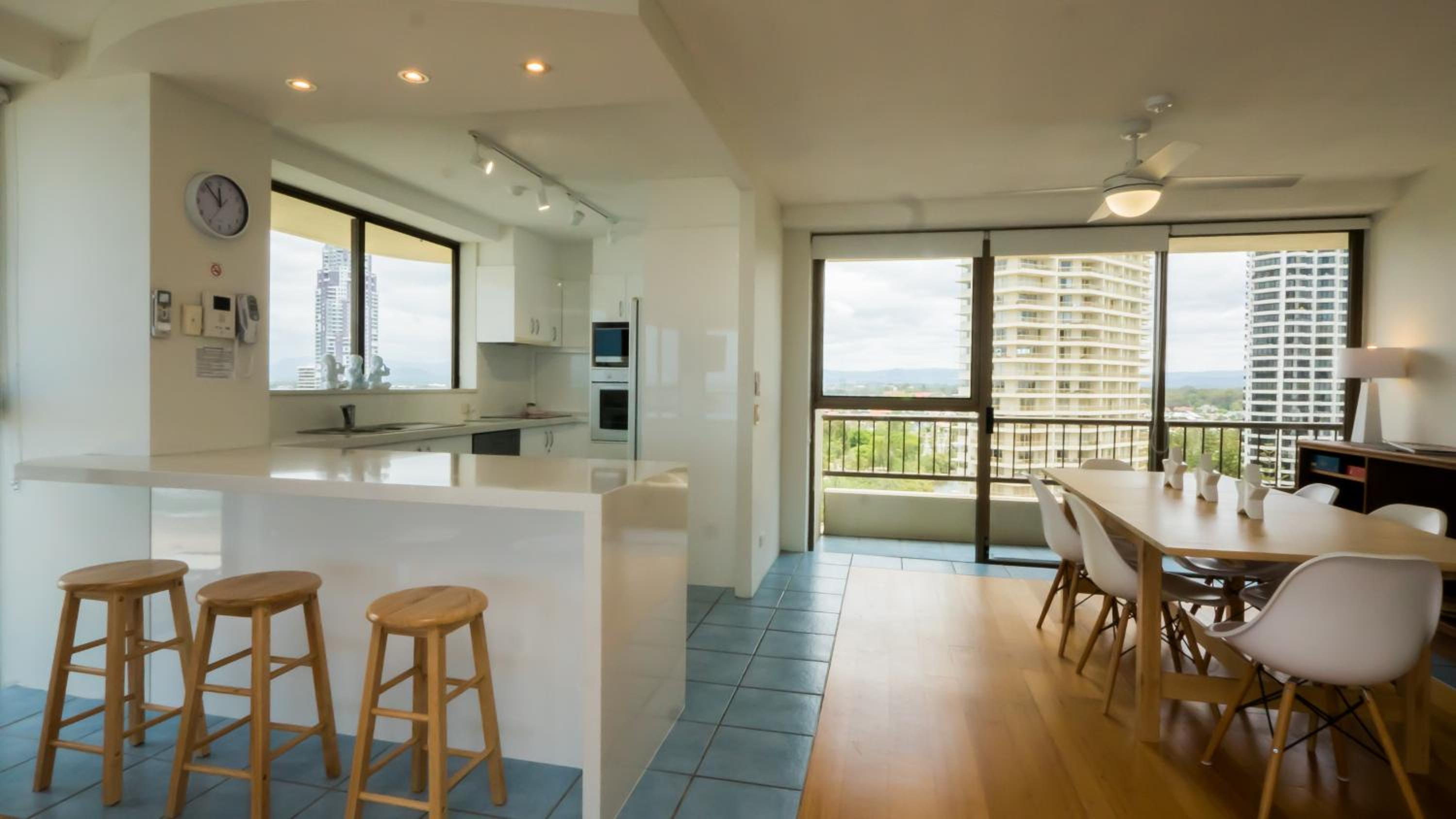 Three-Bedroom Ocean View Apartment - Photo 4