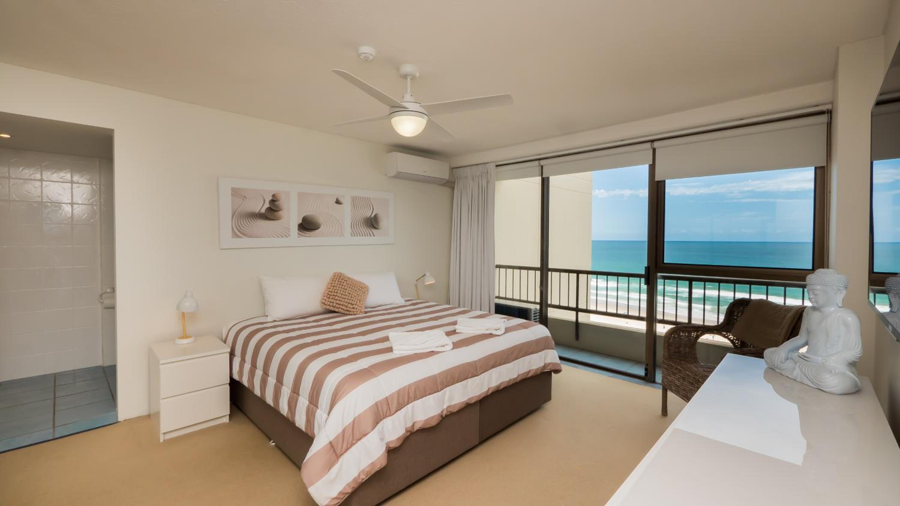 Three-Bedroom Ocean View Apartment - Photo 3
