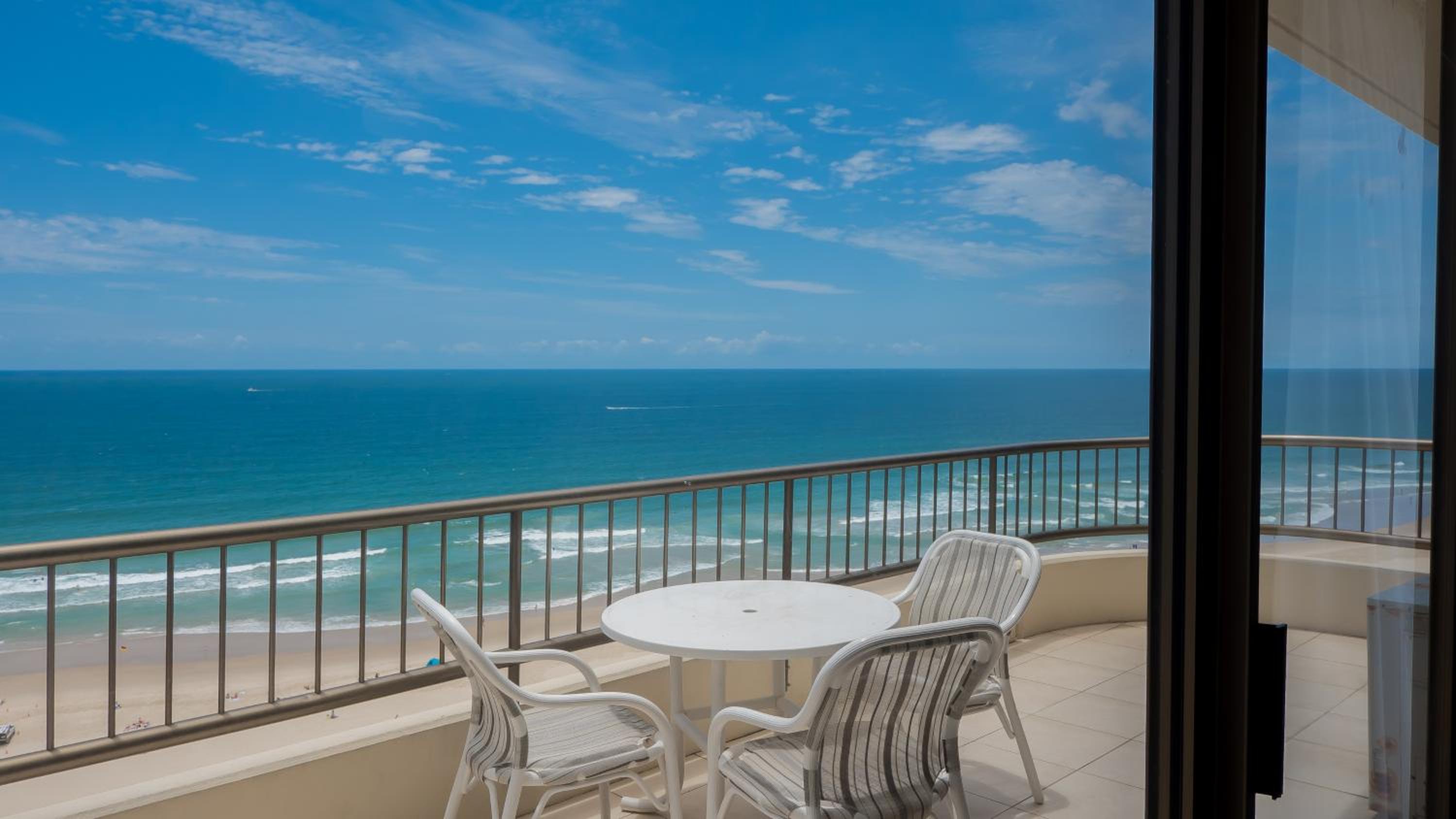 Three-Bedroom Ocean View Apartment - Photo 73