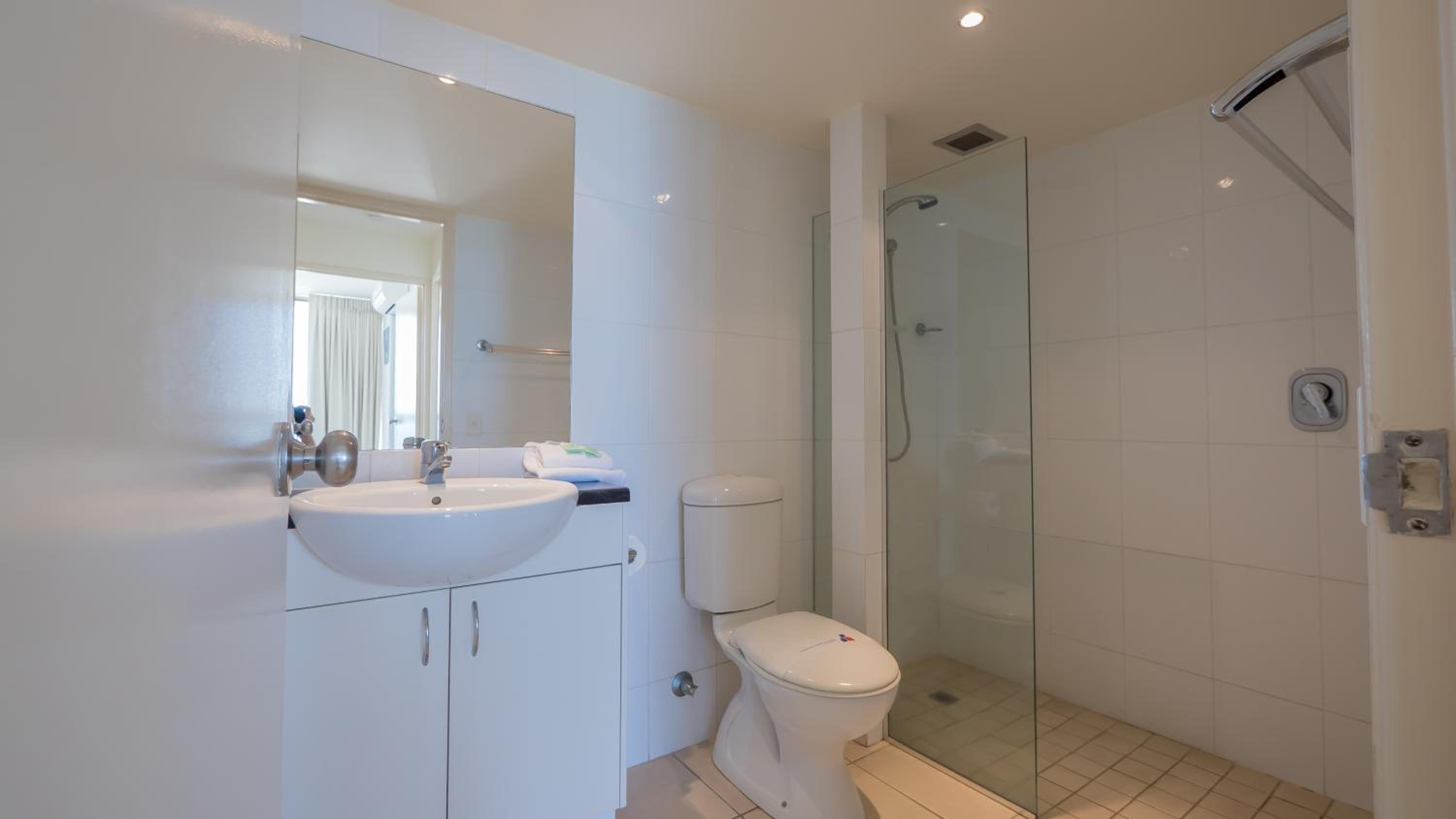 Three-Bedroom Ocean View Apartment - Photo 71