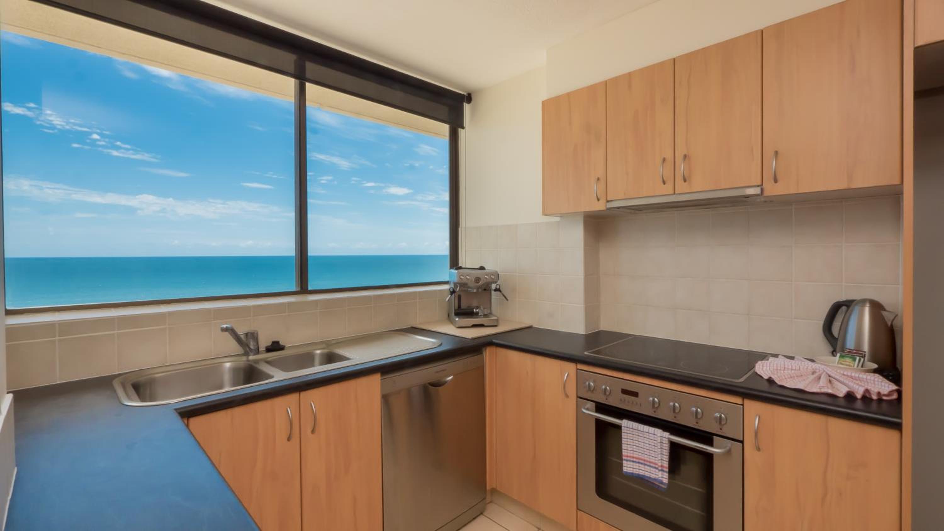 Three-Bedroom Ocean View Apartment - Photo 68