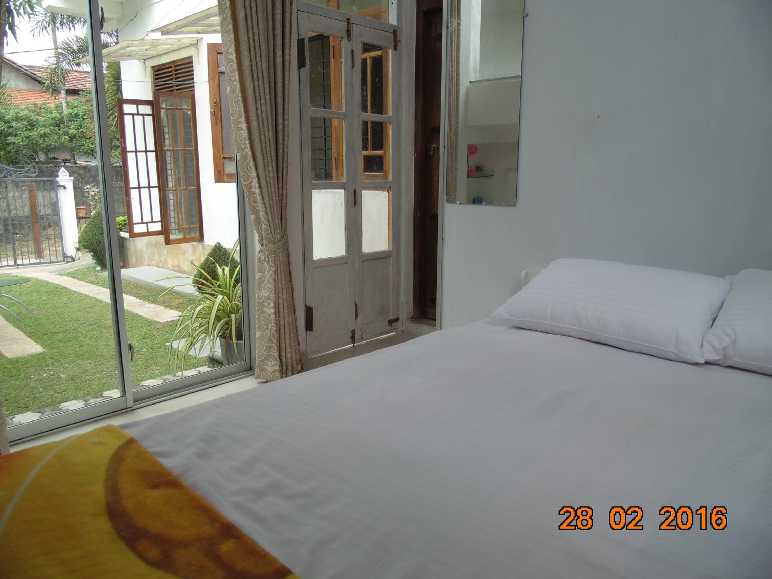 Budget Twin Room photo 2