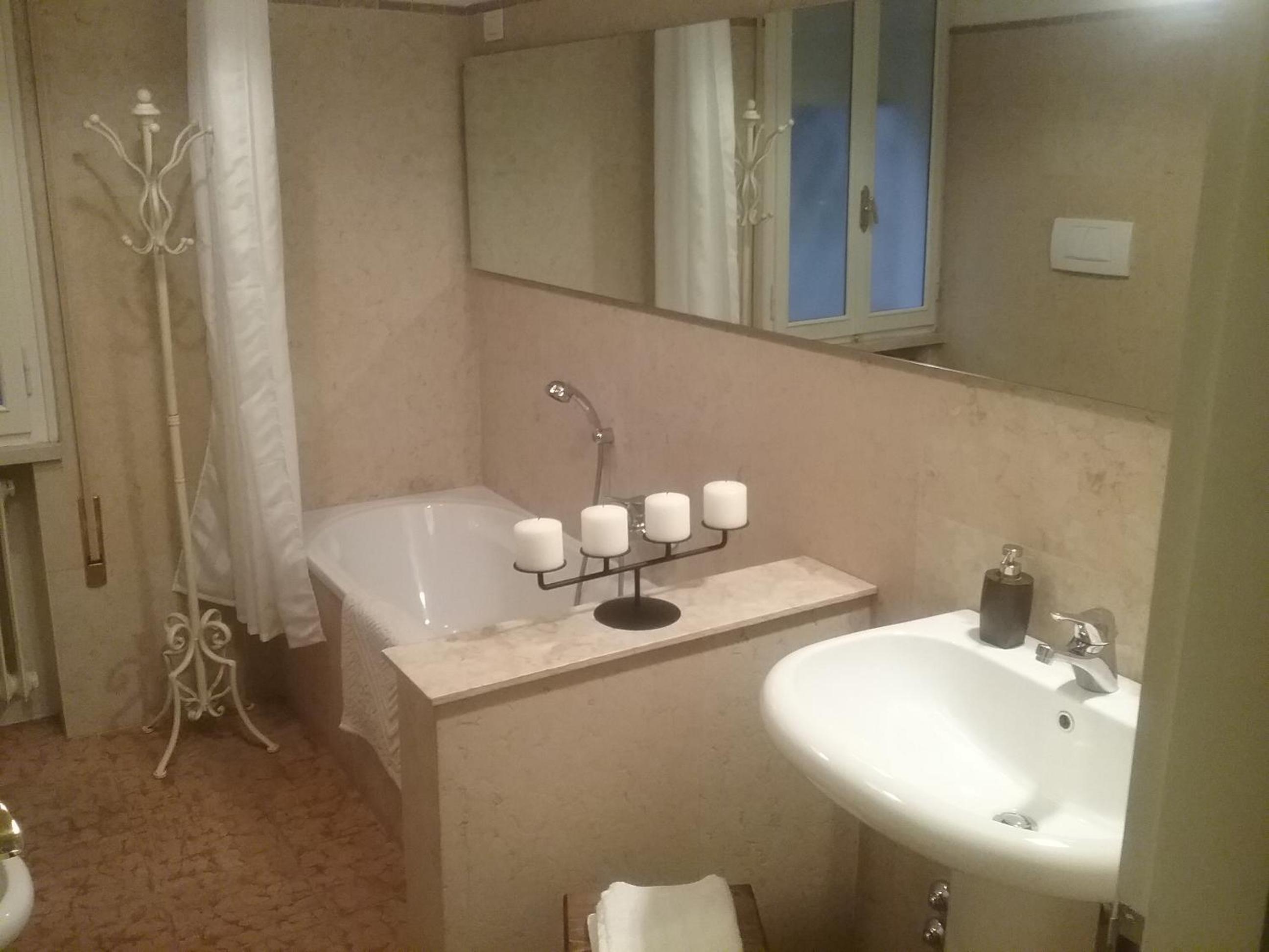 Double Room with Private External Bathroom photo 3