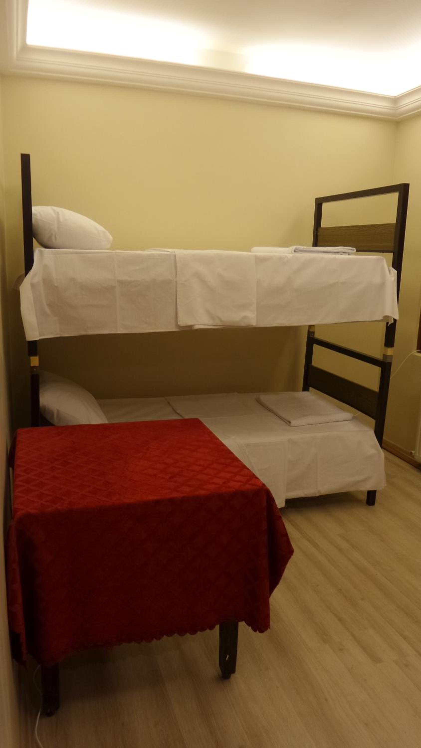 Bed in 4-Bed Mixed Dormitory Room photo 1