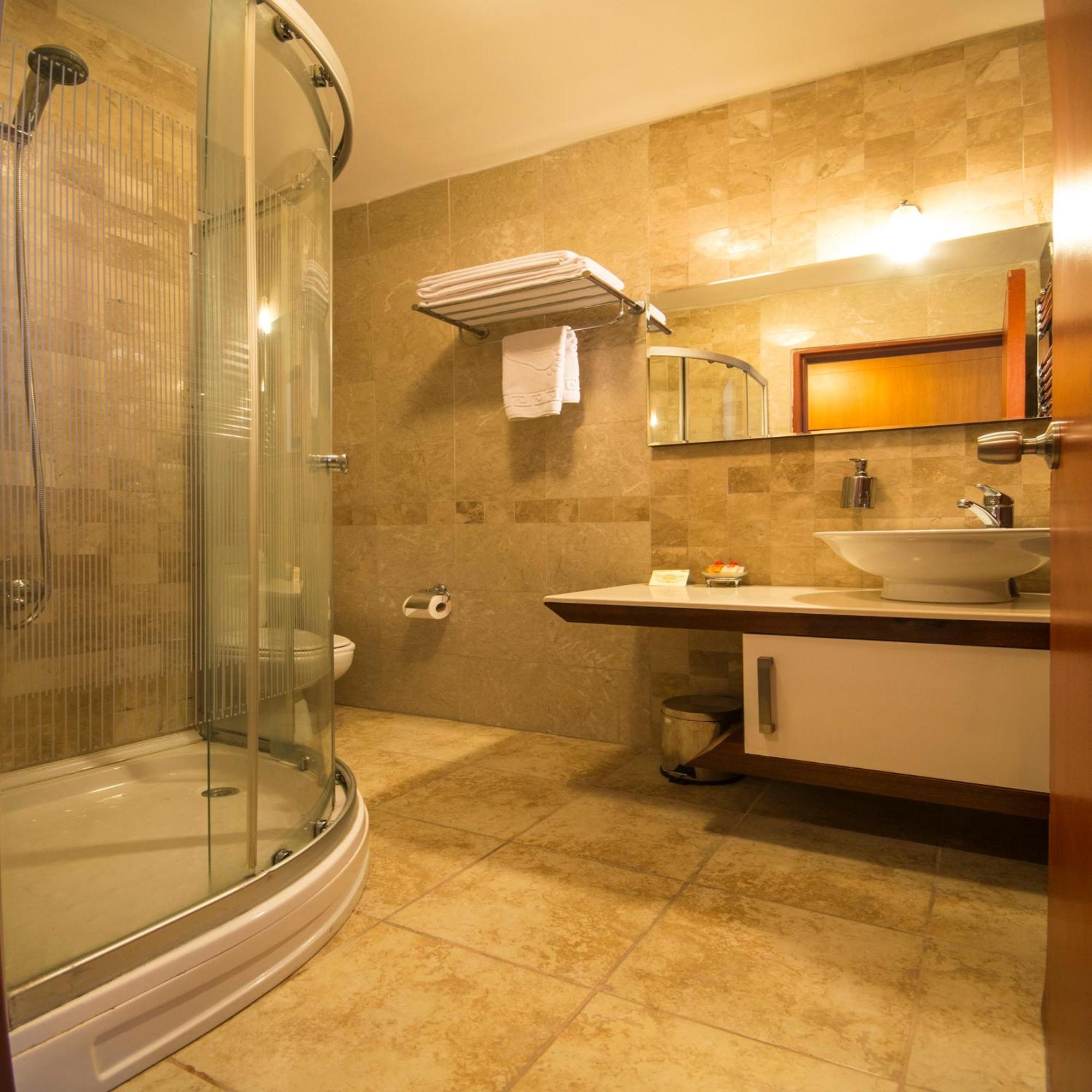 Standard Double or Twin Room photo 3